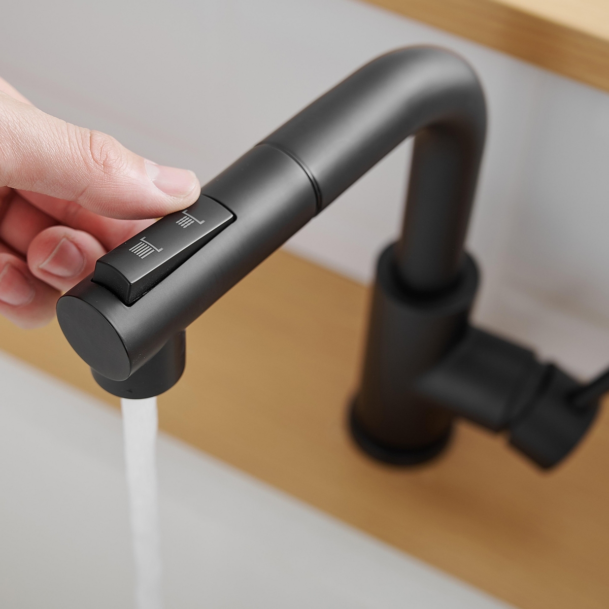 Thirtypeachy Single Handle Pull-Out Kitchen Faucet, Stainless Steel with Dual-Function Sprayer and 360degree(s) Swivel