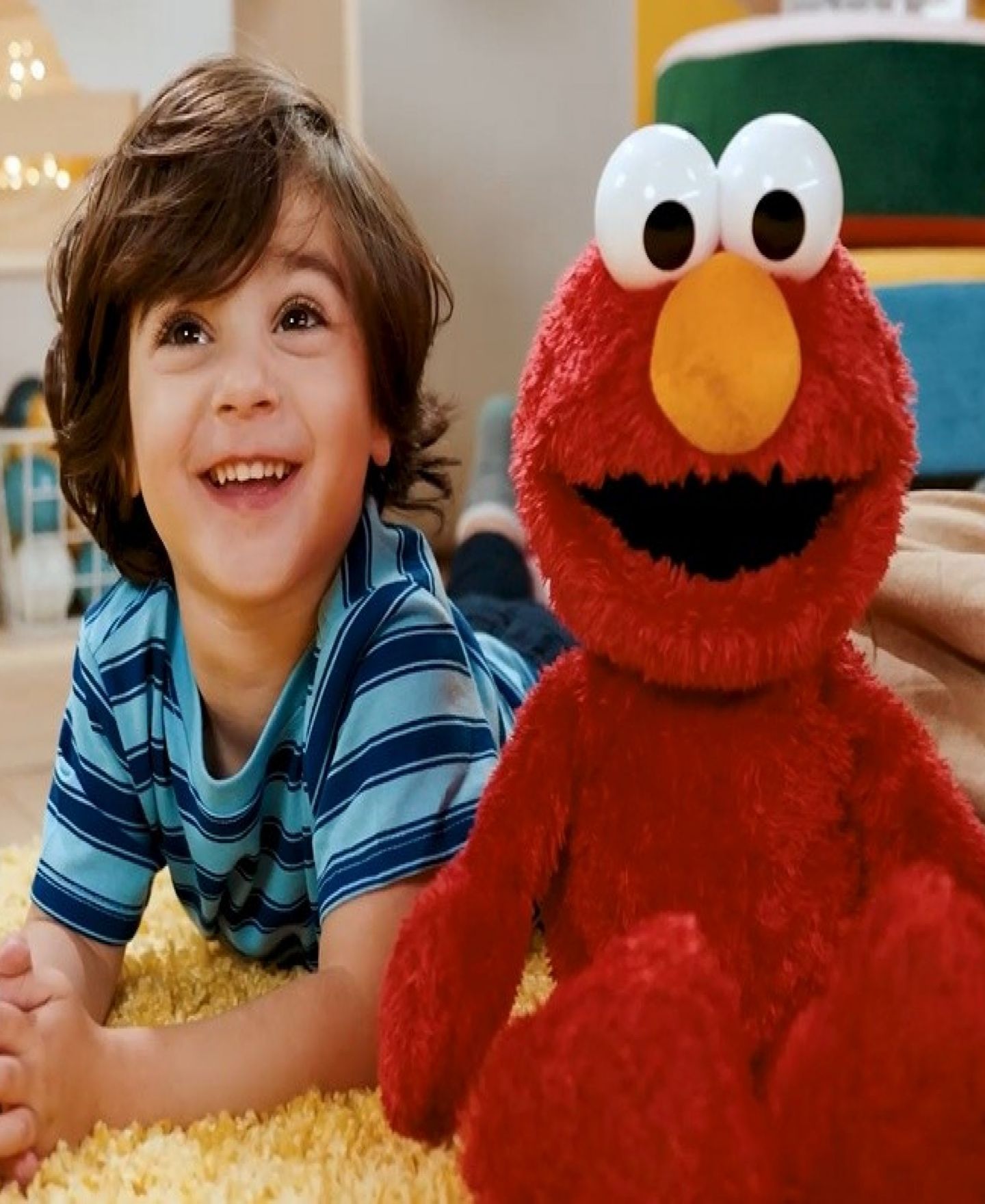 Детская мягкая игрушка Sesame Street Tickle Me Elmo Giggle Max 18" Interactive Plush, Ages 18 months+ — фото 4