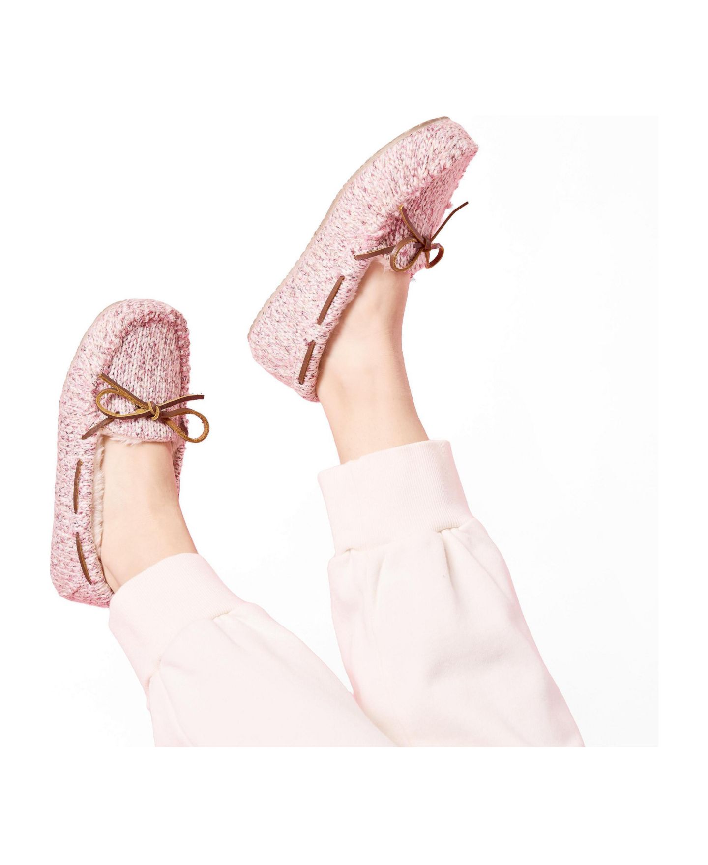 Женские тапочки Minnetonka Comfy Moc Sparkle Knit Slippers, цвет: Розовый — фото 2