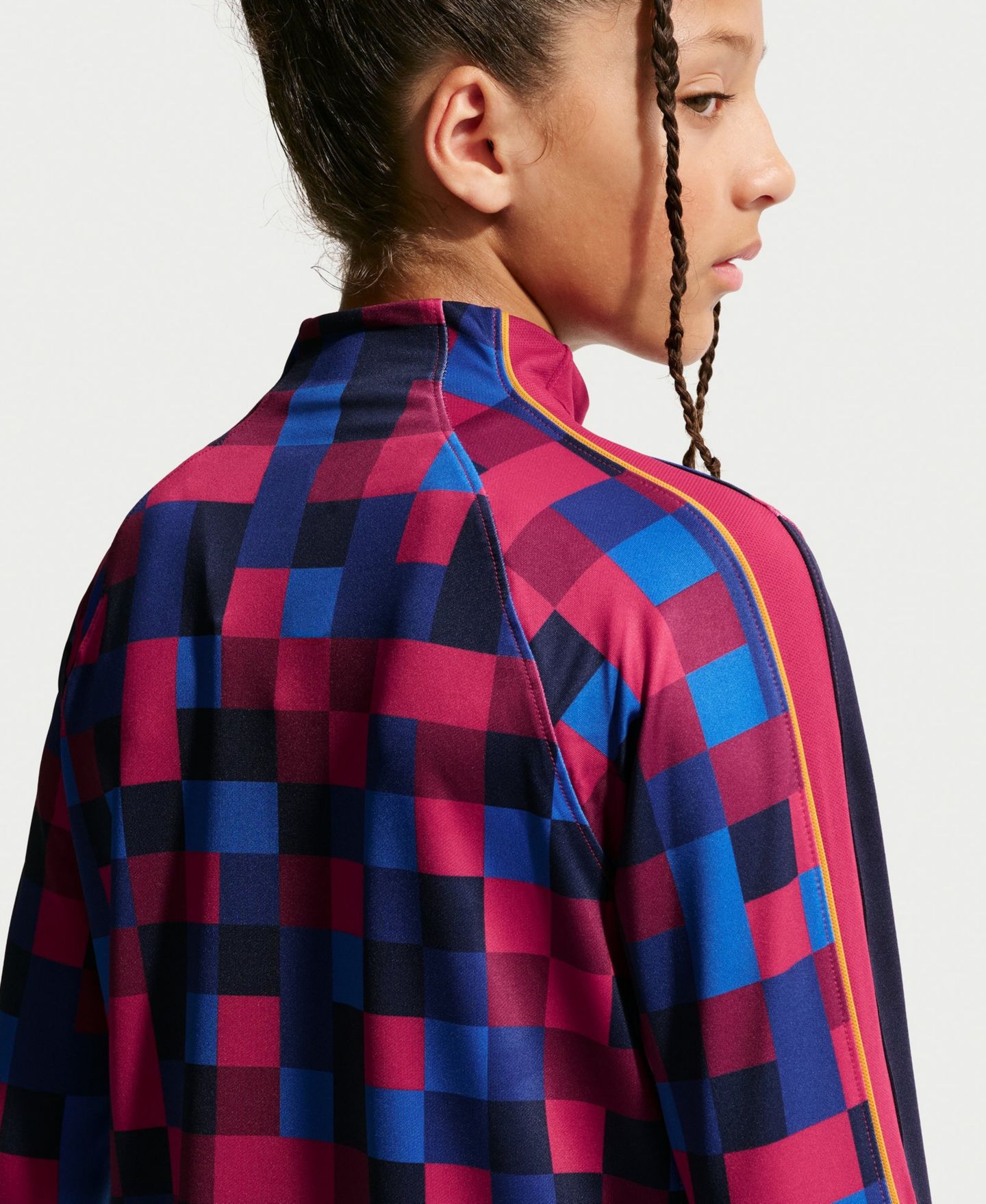 Детское джерси Nike Big Boys and Girls Garnet Barcelona 2026/27 Strike Dri-FIT Long Sleeve Quarter-Zip Drill Jersey — фото 2