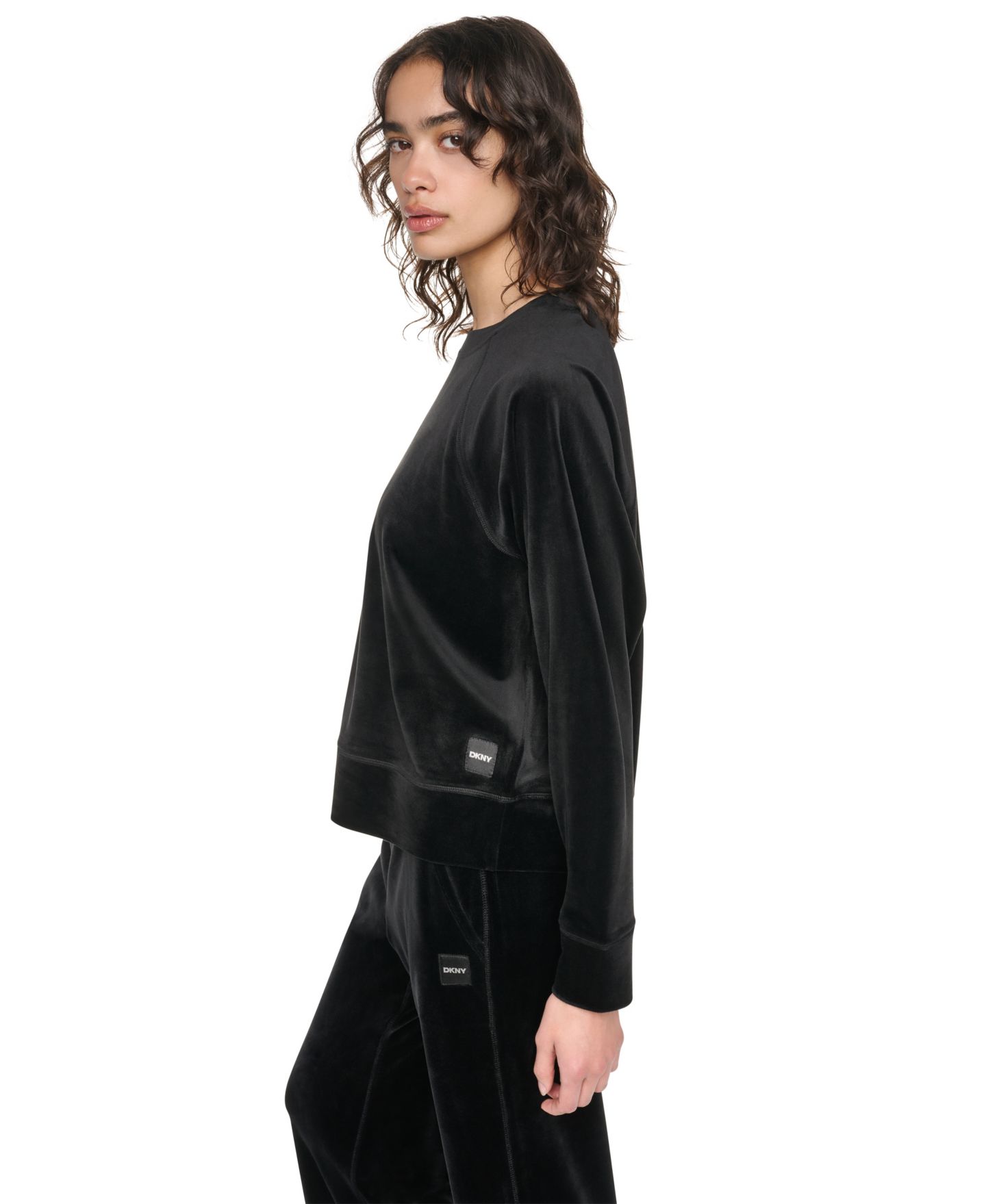 Женский свитер DKNY Sport Velour Raglan Long-Sleeve Pullover Top with Metallic Logo Satin Patch, цвет: Чёрный — фото 3