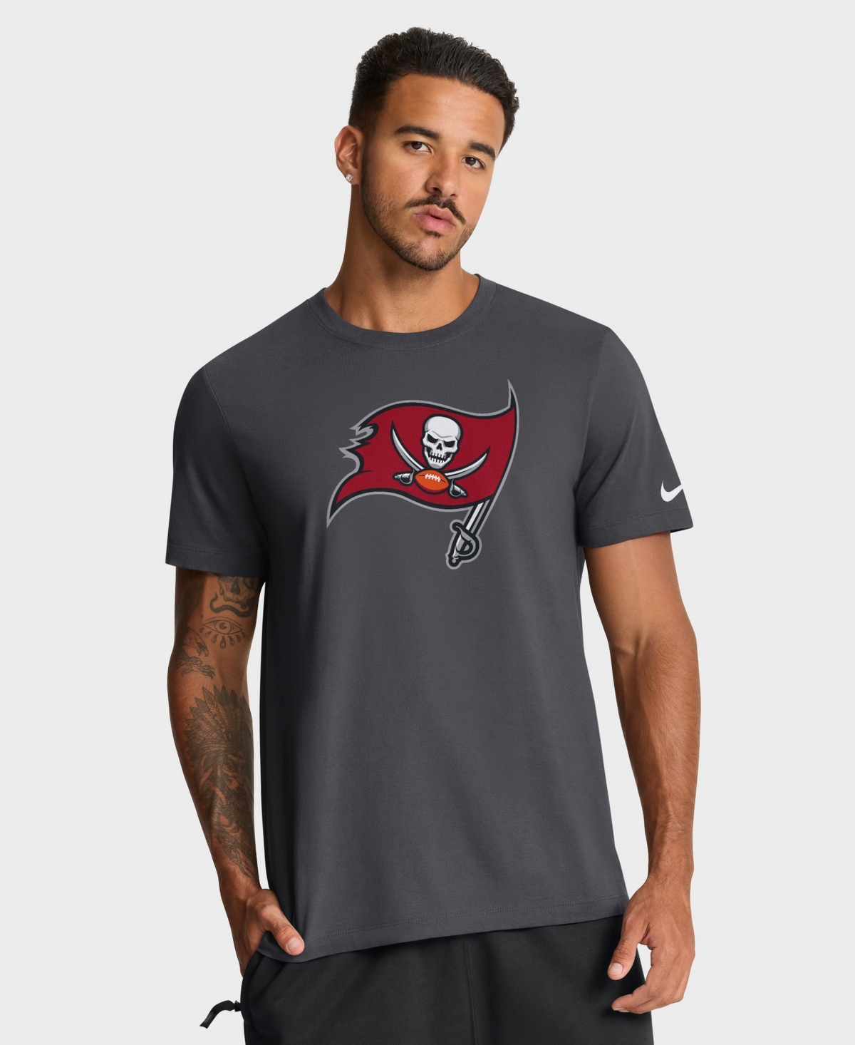 Nike Men's Tampa Bay Buccaneers Essential Logo Graphic T-Shirt