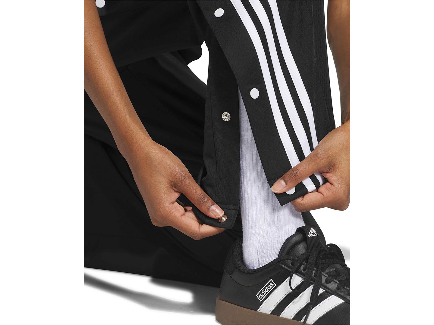 Женские брюки adidas 3 Stripe Snap Pant High-Rise Wide-Leg, цвет: Чёрный / Белый — фото 4