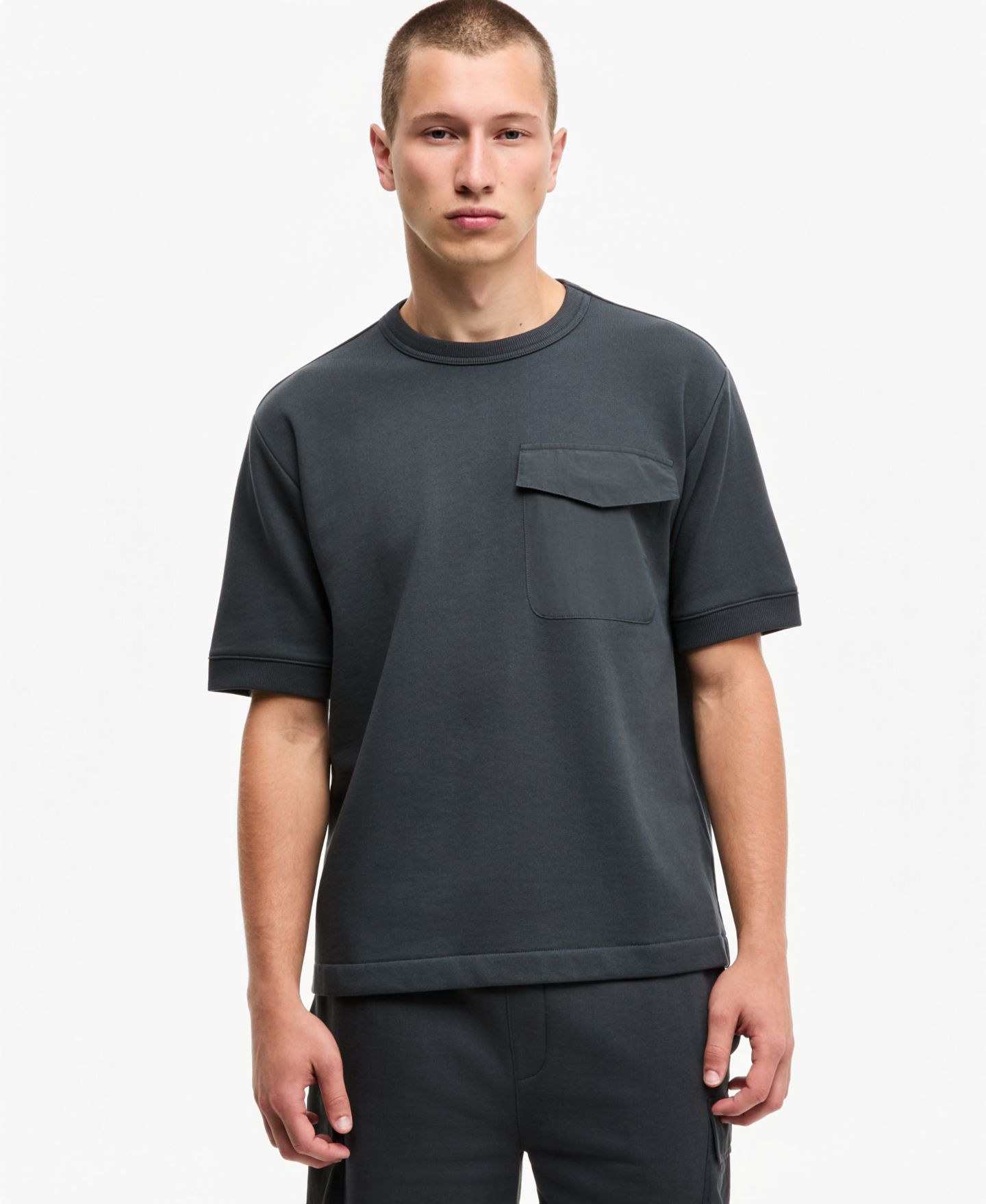 Мужская футболка Mode of One Relaxed-Fit Flap Pocket, цвет: Чёрный песочный — фото 1
