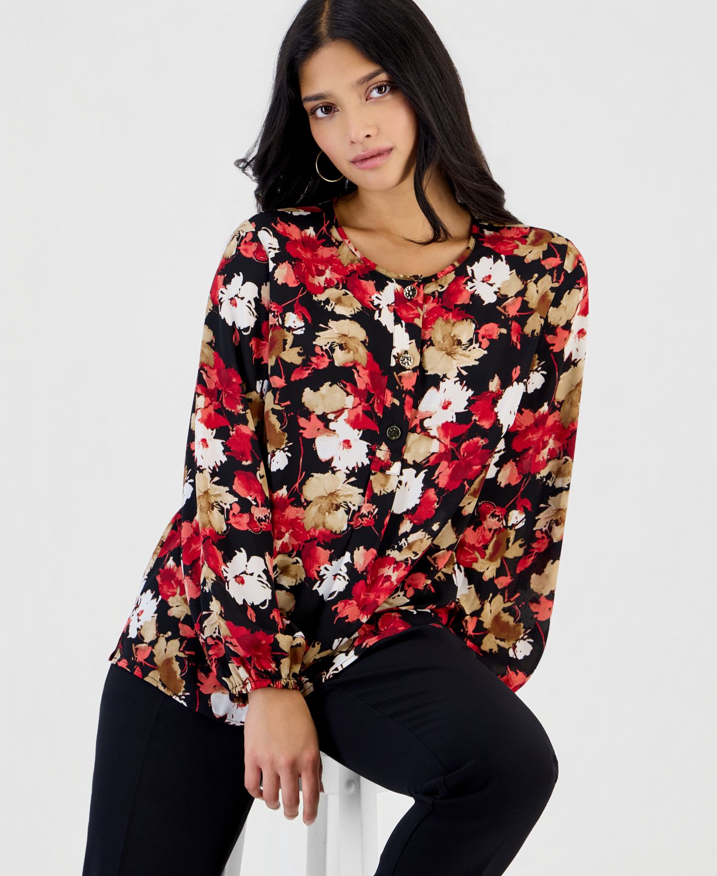 Женская блузка Anne Klein Essentials Petite Long-Sleeve Floral-Print Crewneck, цвет: Чёрный разноцветный — фото 3