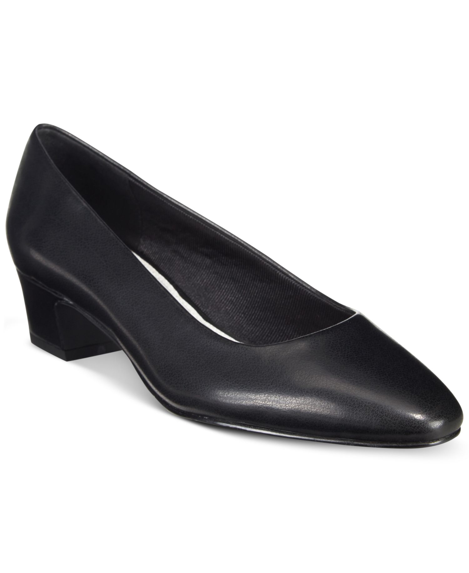 Prim Kitten Heel Pumps