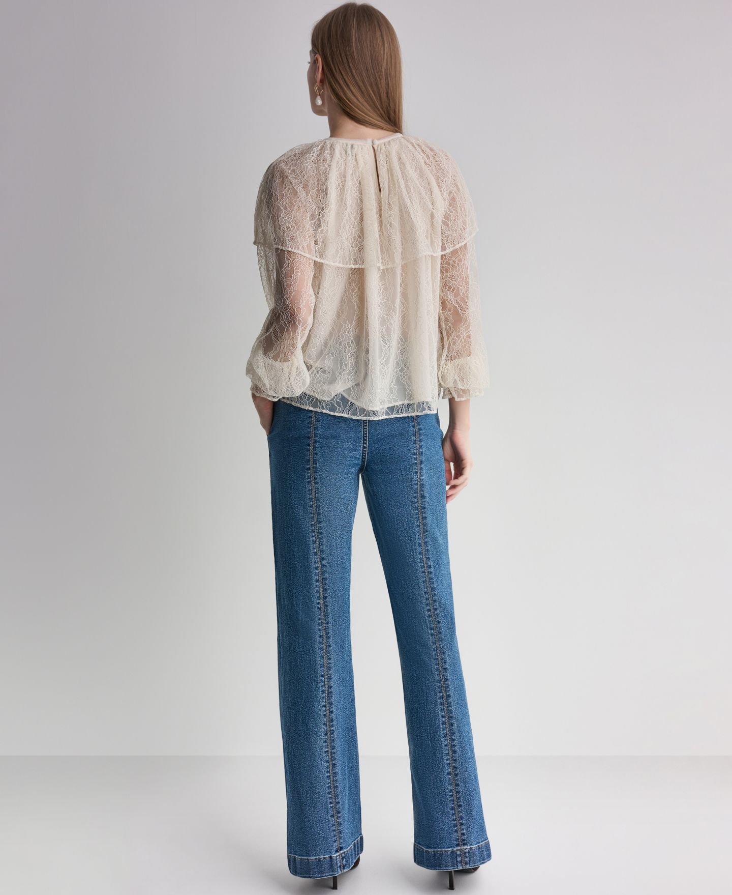 Женская блузка BCBG Long-Sleeve Lace Cape, цвет: Buttercream — фото 11