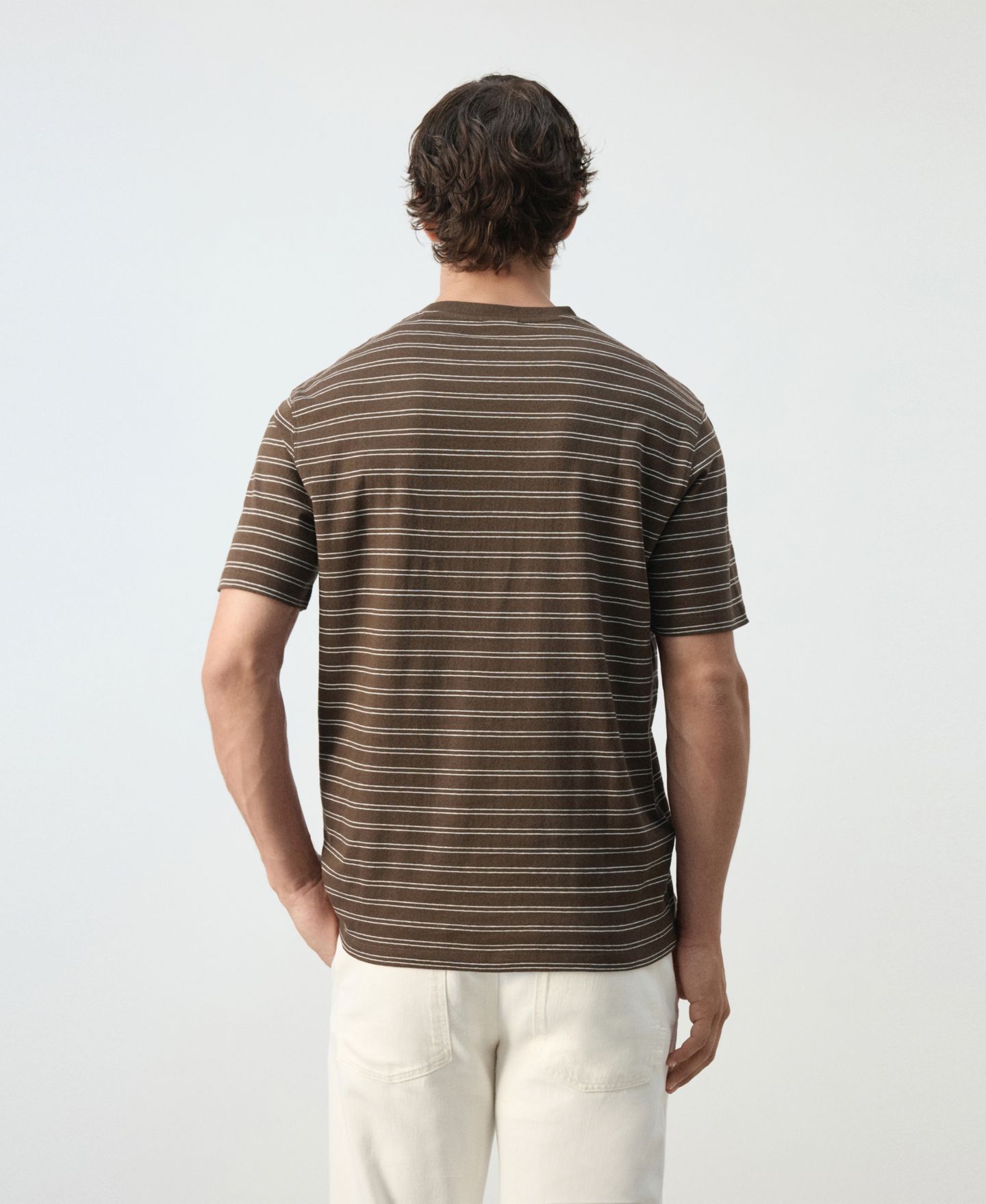 Мужская футболка Mango Regular-Fit Cotton-Linen Blend, цвет: Шоколадный — фото 5