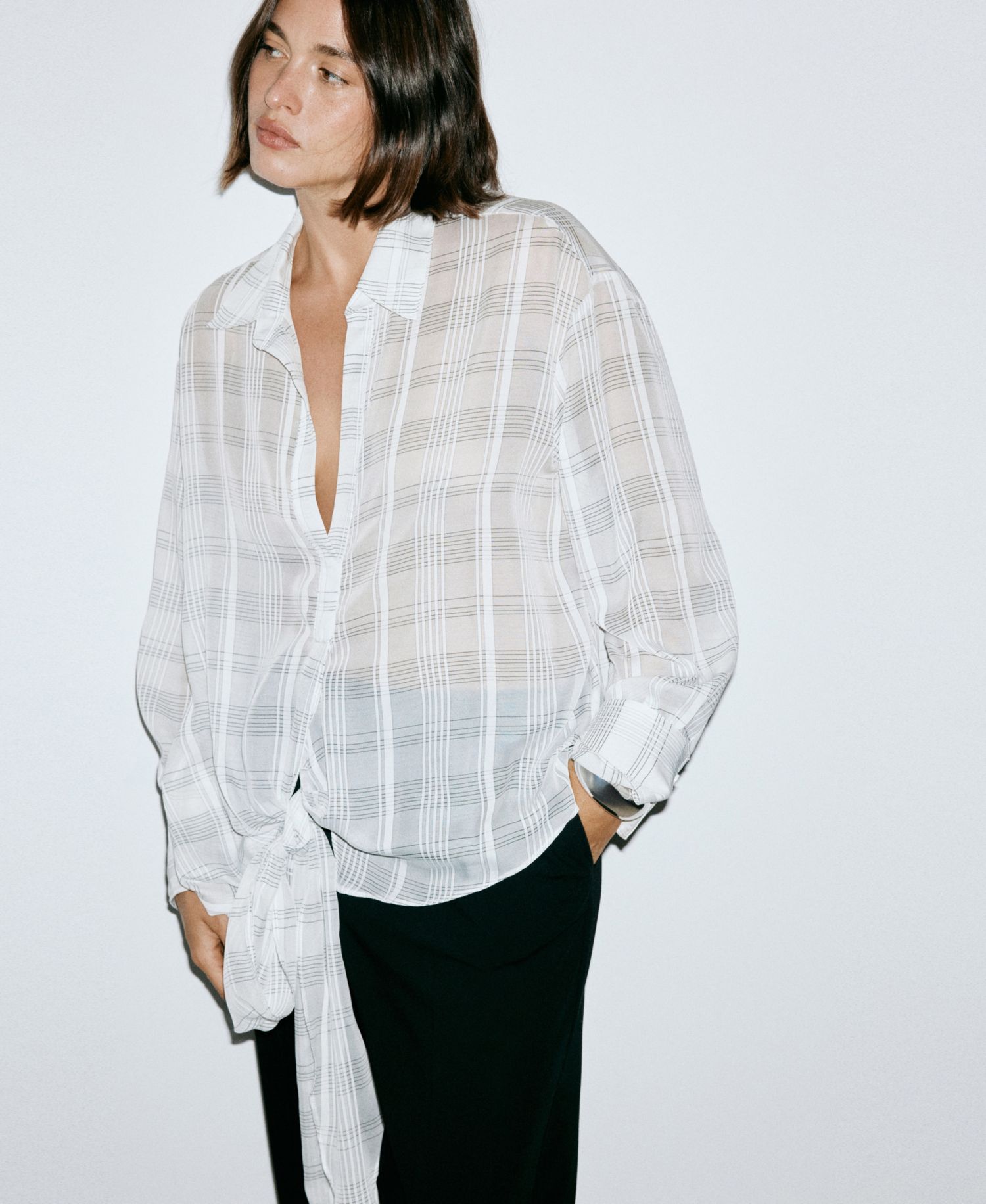 Women's Plaid Long-Sleeve Button Up Blouse