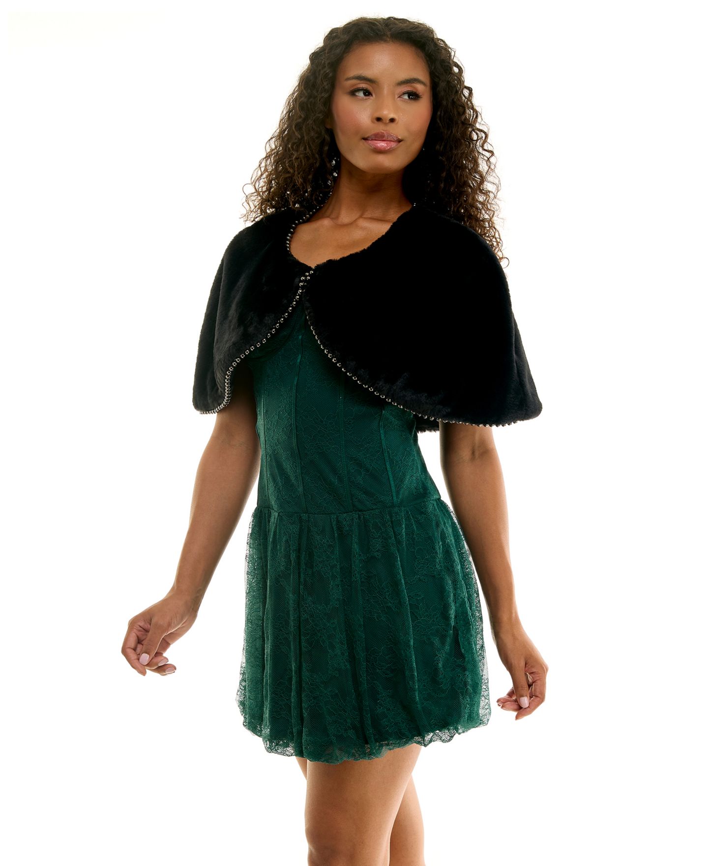 Женские куртки INVITEE Juniors' Faux Fur Beaded-Trim Cropped Capelet, цвет: Чёрный — фото 3