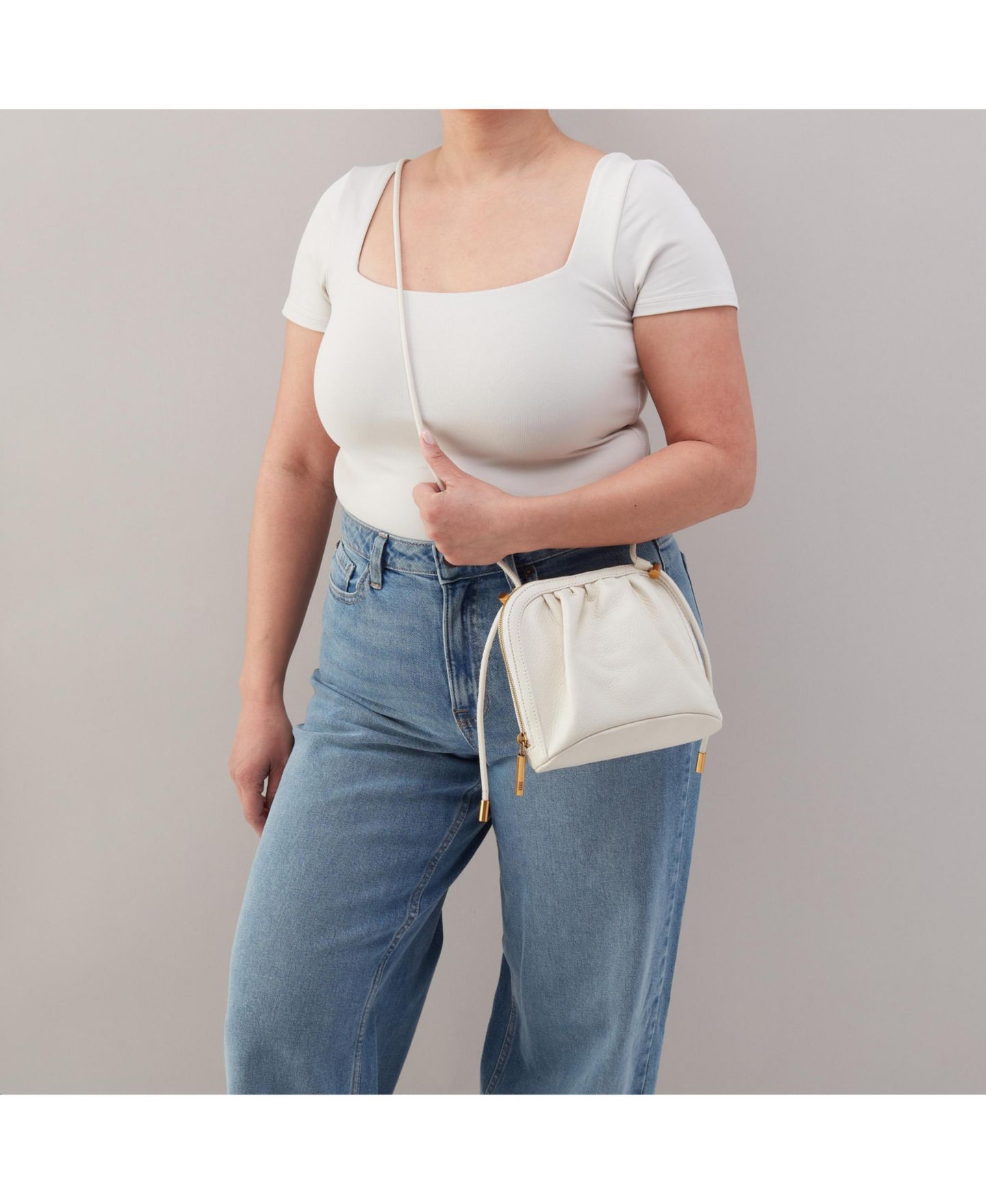 Женская сумка HOBO Isabelle Pebbled Leather Crossbody, цвет: Облачный — фото 4