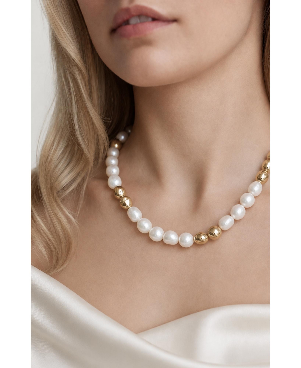 Retro Chic Eden Pearl Necklace