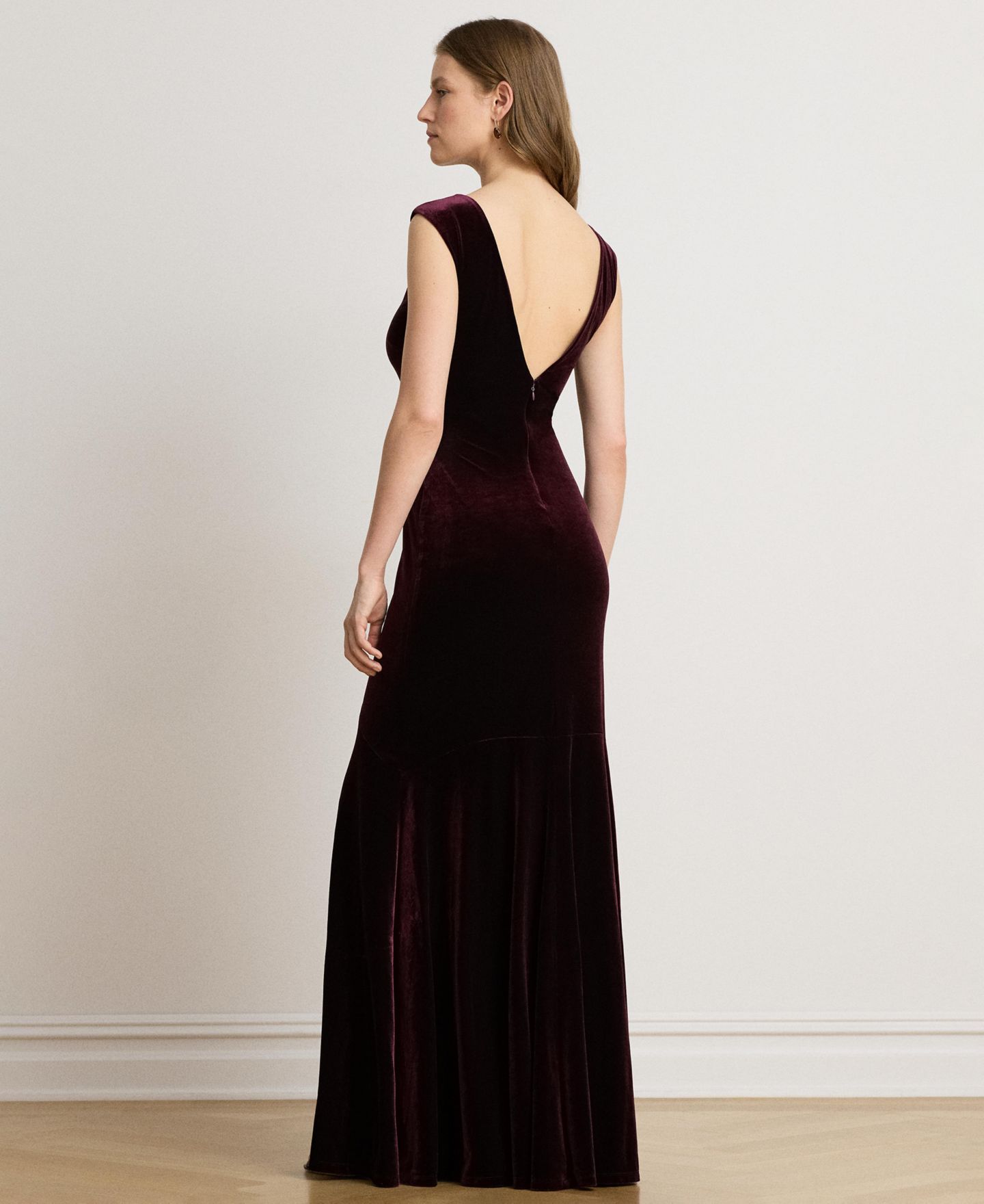 Женские платья Lauren Ralph Lauren Velvet Boatneck V-Back Gown, цвет: Тёмный гранатовый — фото 4
