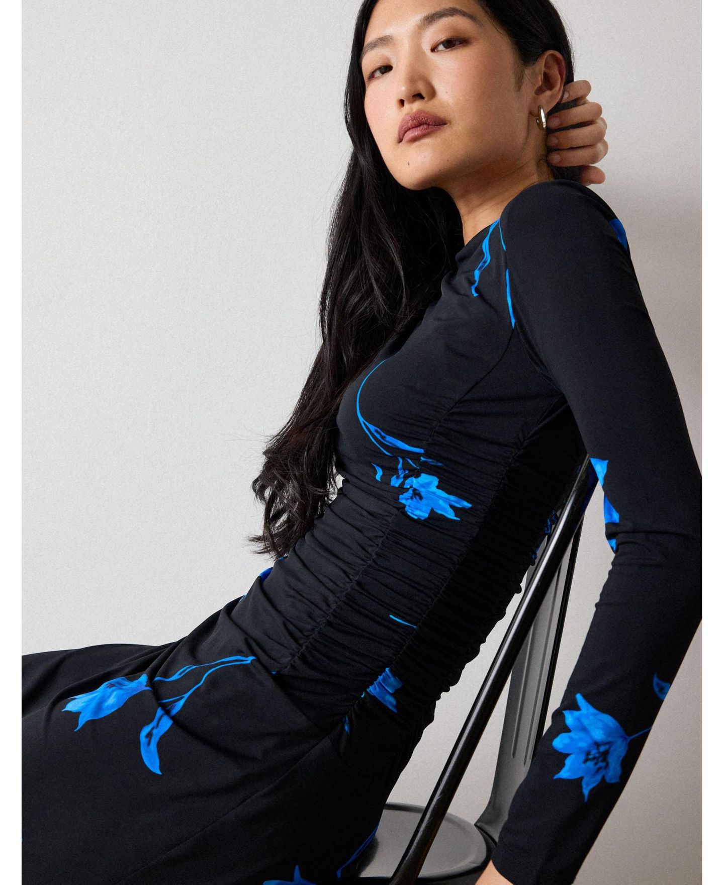Женское платье Whistles Floral Long-Sleeve Midi Jersey, цвет: Чёрный / Разноцветный — фото 5