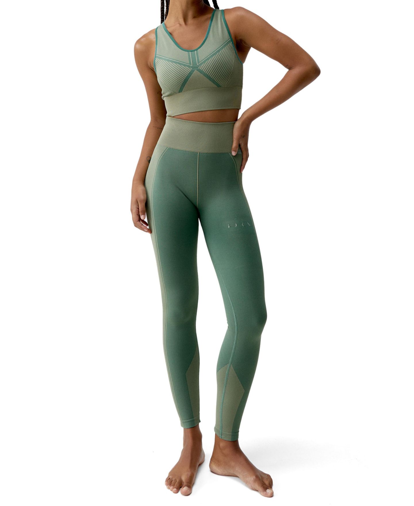 Женский топ Born Living Yoga Buddha Medium Support Seamless Sport, цвет: Глубокий зелёный — фото 5