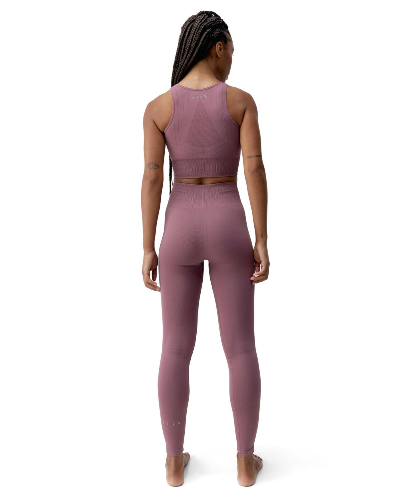 Женский топ Born Living Yoga Nawal Medium Support Seamless Sport, цвет: Глубокий розовый — фото 6