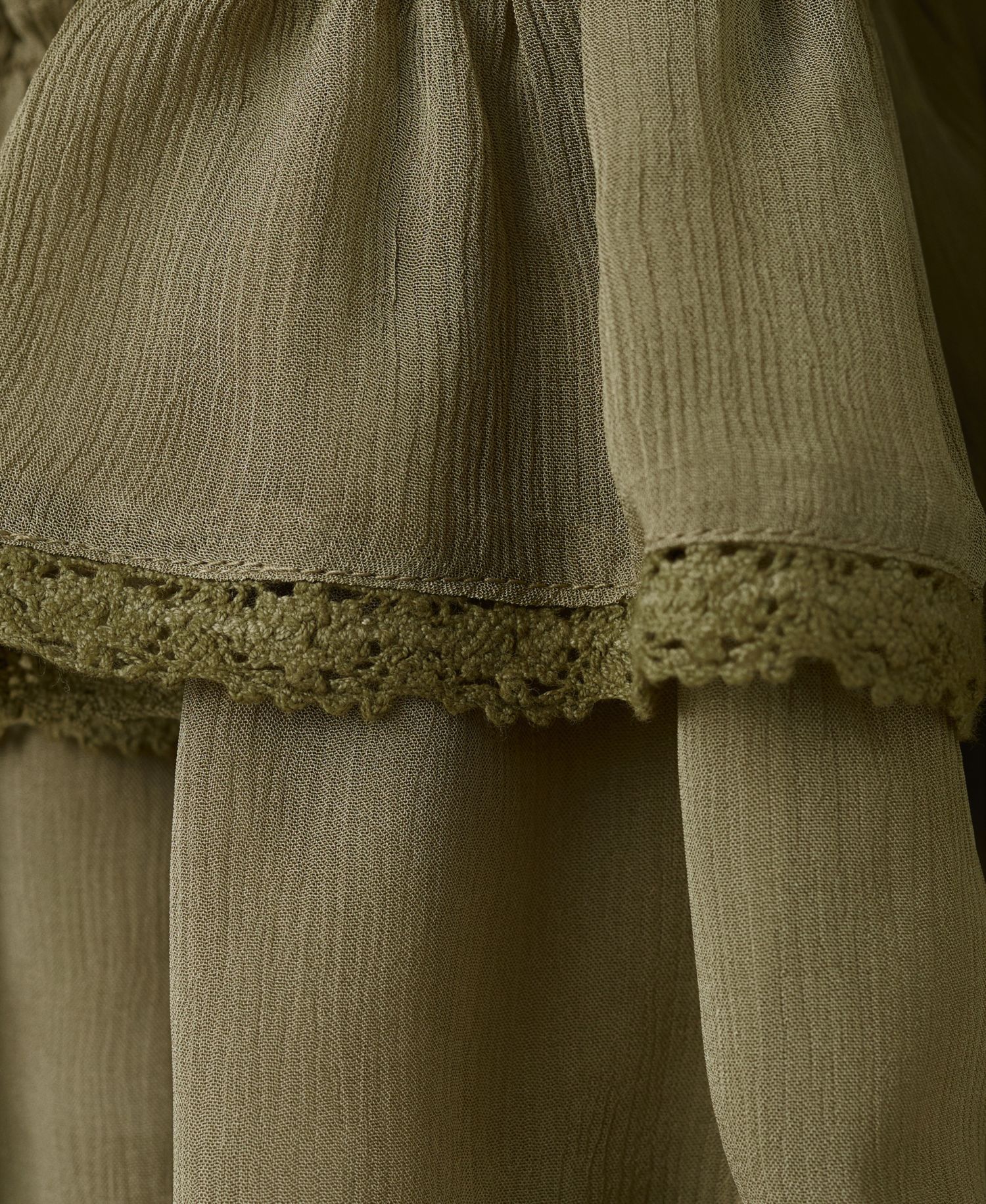 Women's Long-Sleeve Ruffled Lace-Details Blouse