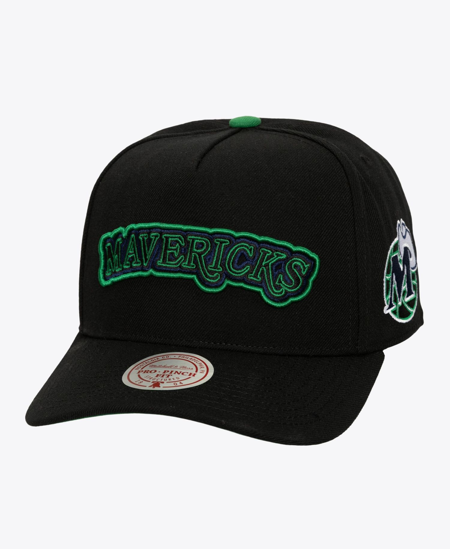 Men's Black Dallas Mavericks Class Act Pro Snapback Hat