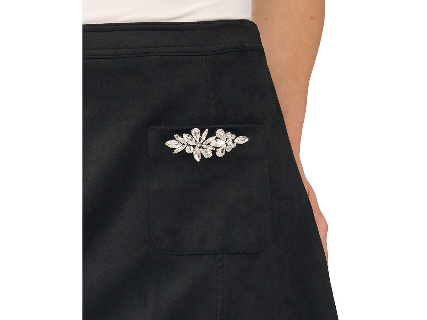 Женская юбка CeCe Faux Suede A-Line Mini Skirt with Embellished Patch Pockets, цвет: Насыщенный чёрный — фото 2