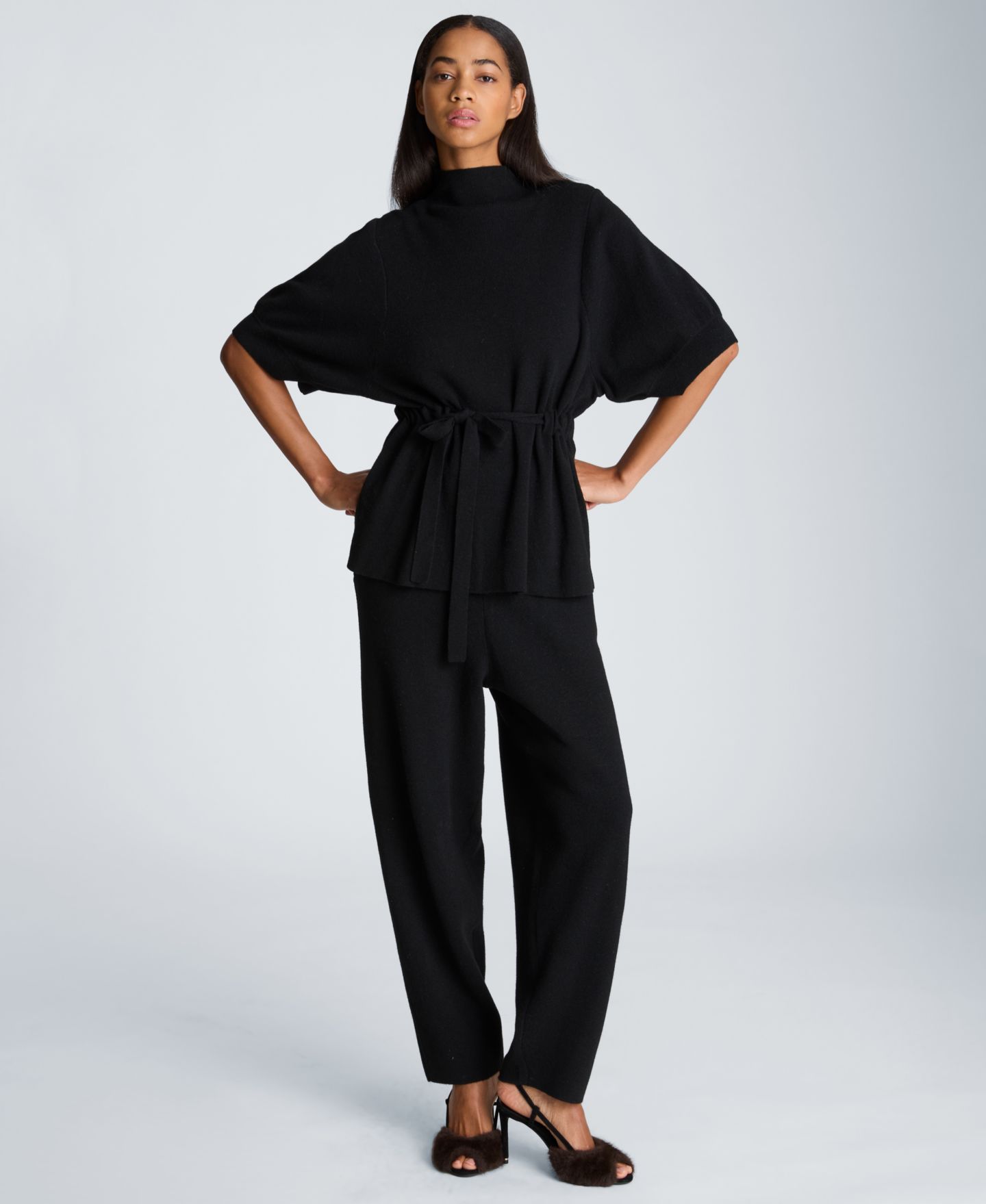 Женский свитер Kenneth Cole Short Sleeve Tunnel Belt Mockneck Knit, цвет: Чёрный — фото 2