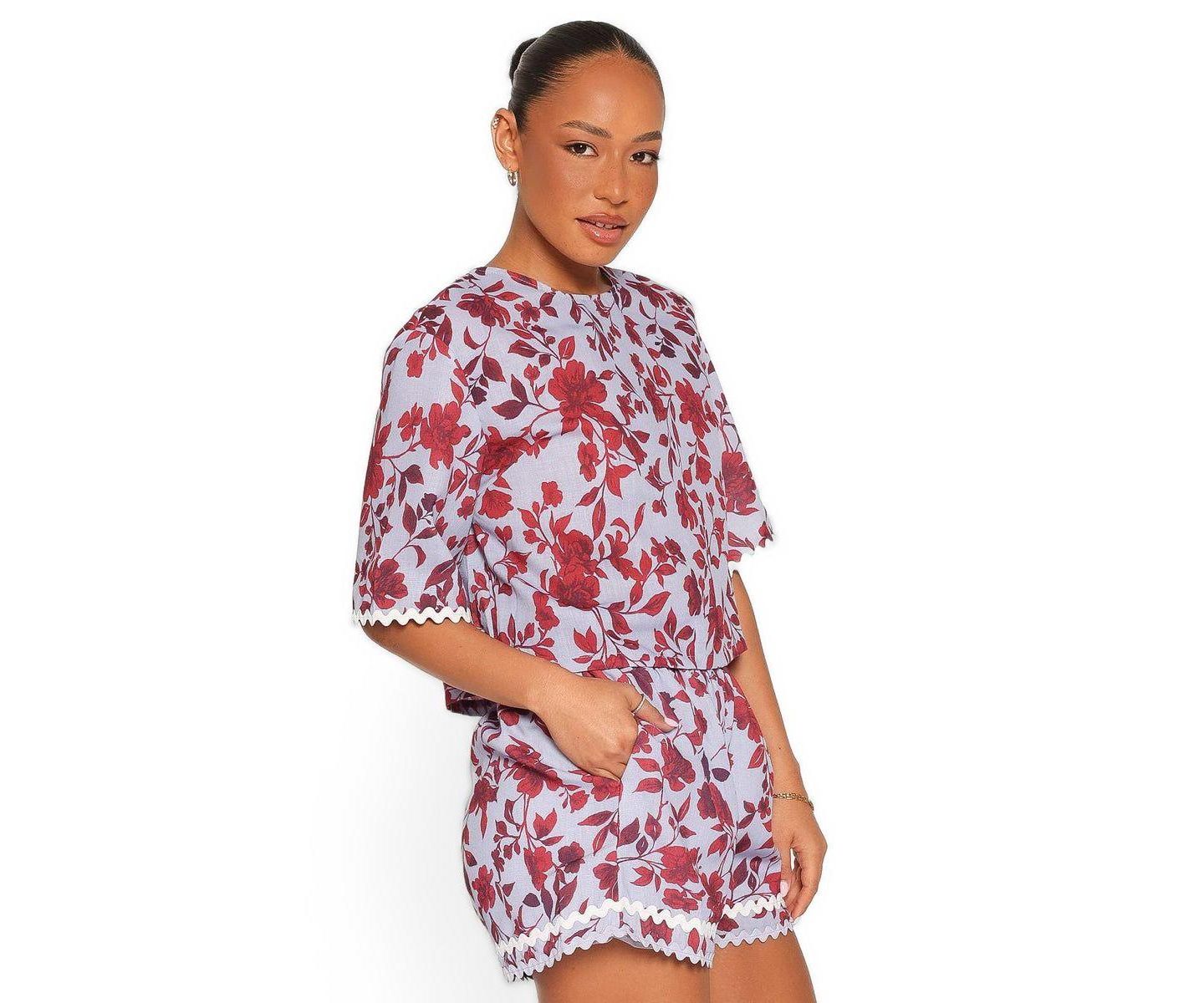 Женский комплект Petal and Pup Hilde High-Waisted Floral Linen-Blend Top and Shorts, 2-Piece Set, цвет: Бордовый с принтом — фото 2