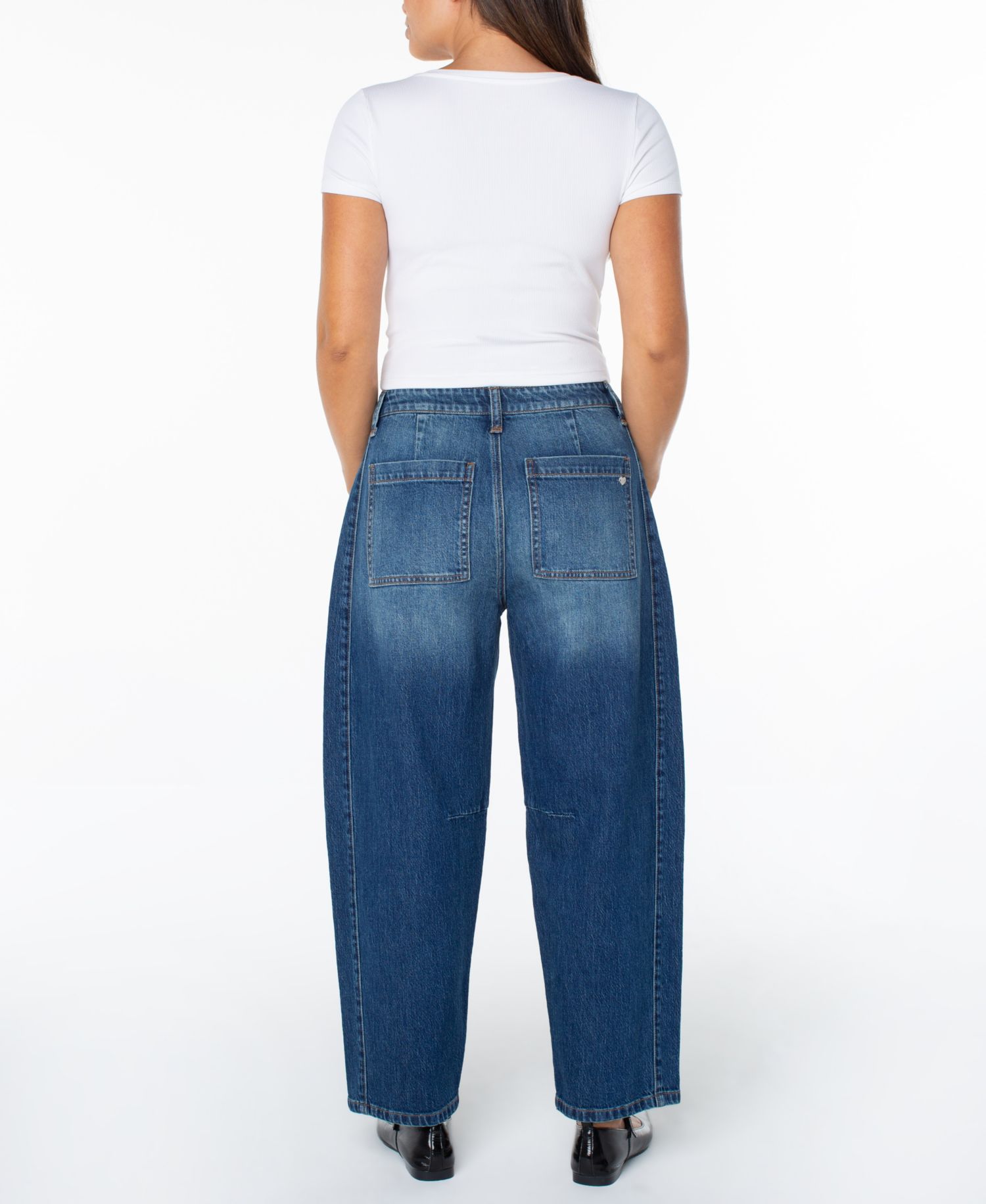 Juniors' Curved Seams Barrel-Leg Jeans