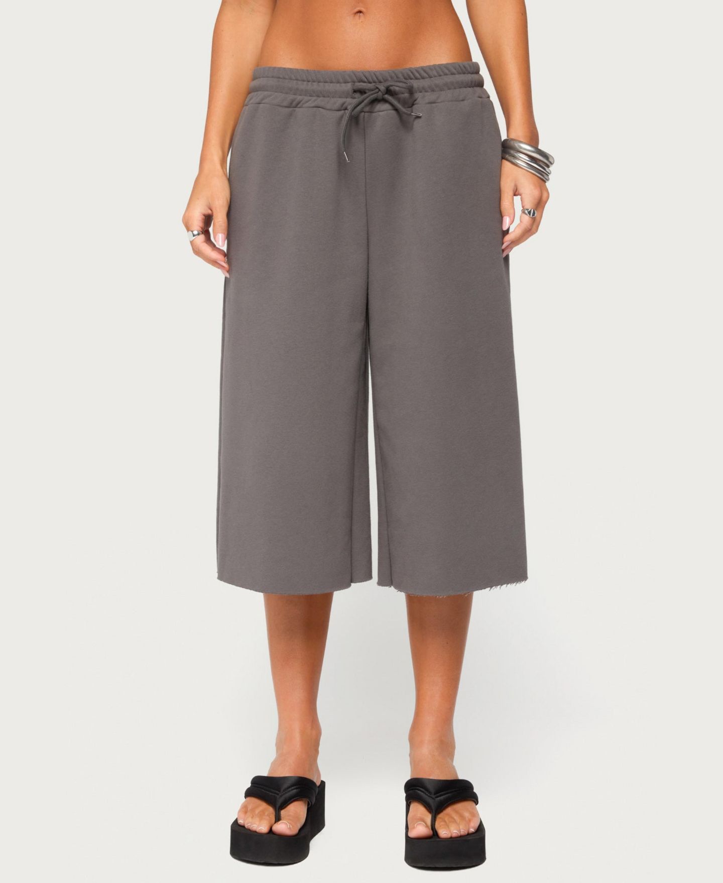 Женские шорты Edikted Amika Oversized Bermuda, цвет: Тёмный серый — фото 1