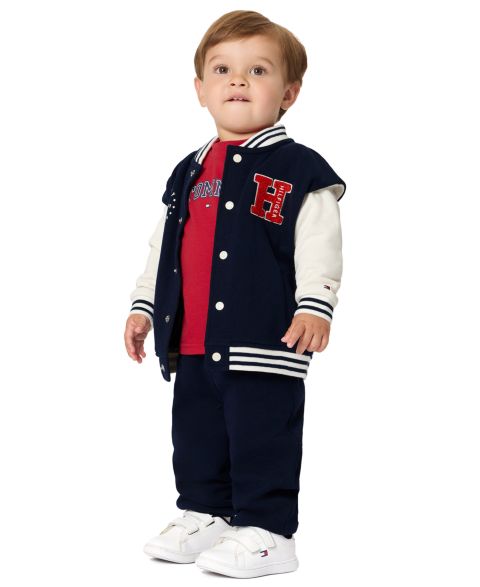 Комплекты Tommy Hilfiger Fleece Varsity Jacket, T-Shirt and Jogger Pants, 3-Piece Set для мальчиков-малышей, цвет: Тёмно-синий / Красный