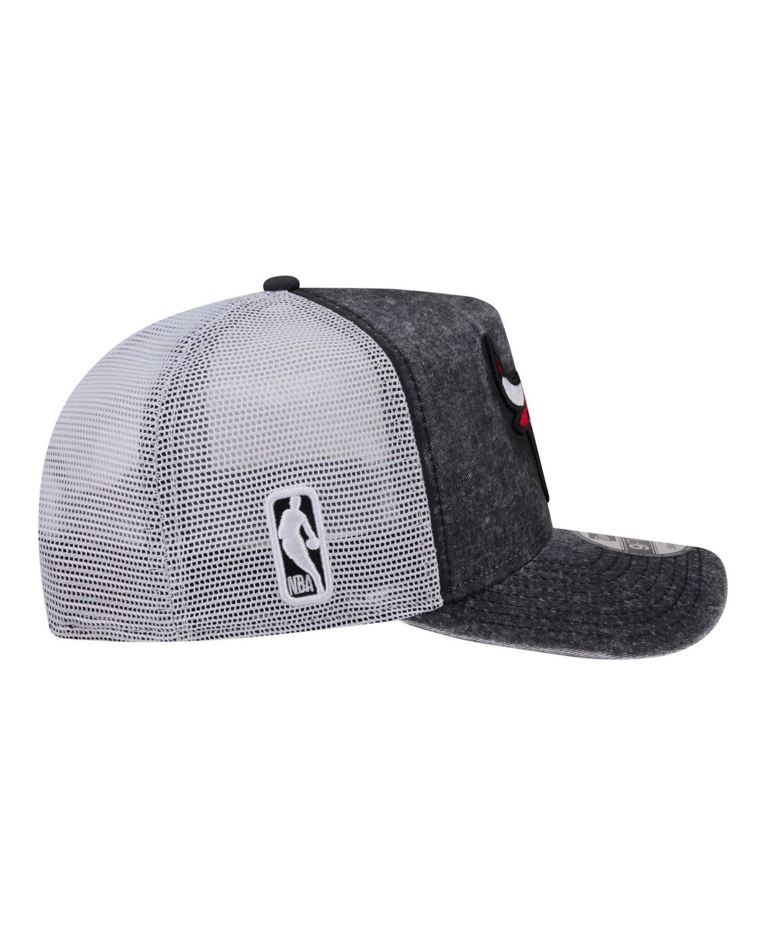 Men's Black/White Chicago Bulls Washed Meshback 9FIFTY Adjustable Hat