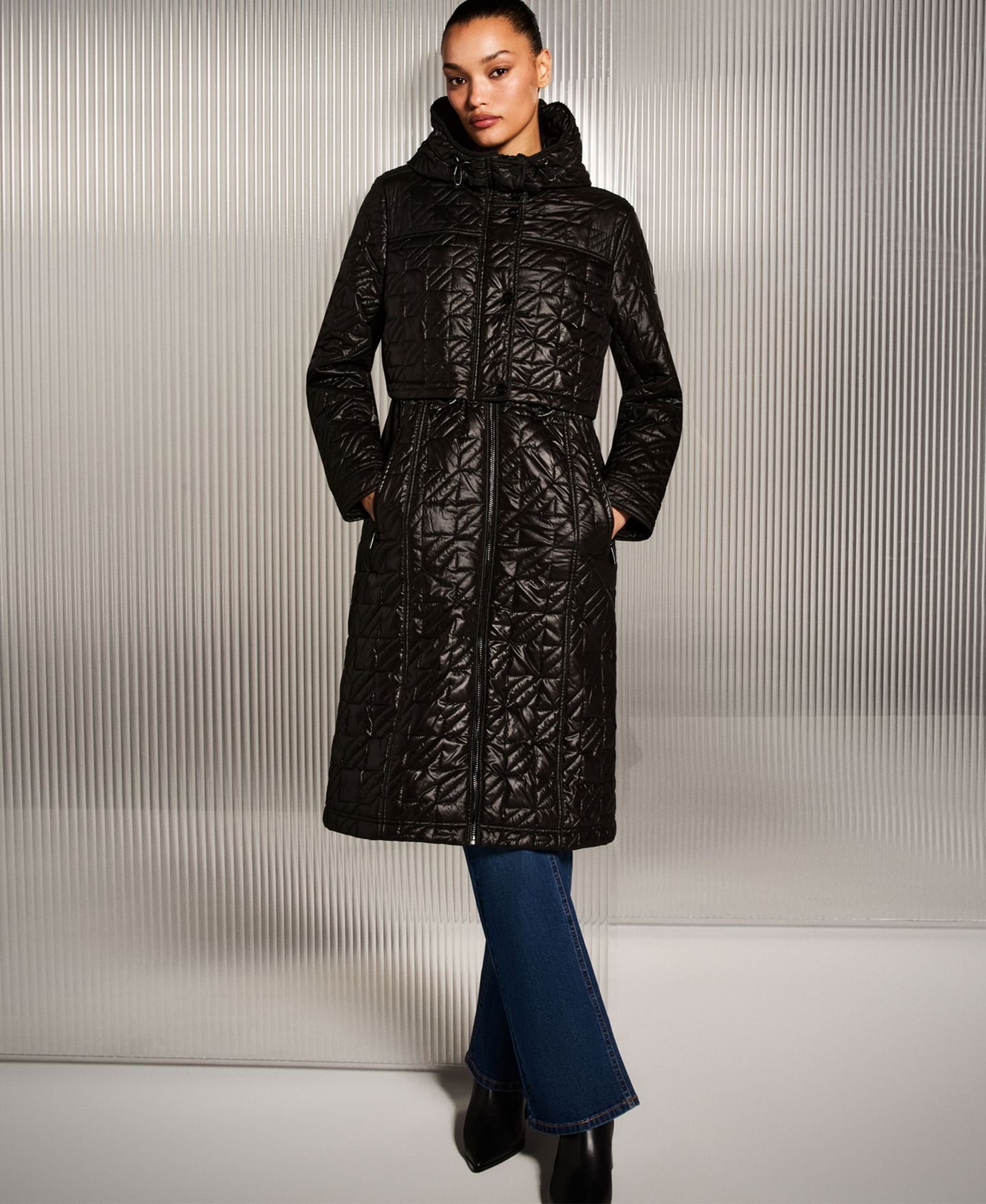 Женское пальто KARL LAGERFELD PARIS Hooded Anorak Star-Quilted, цвет: Чёрный — фото 9