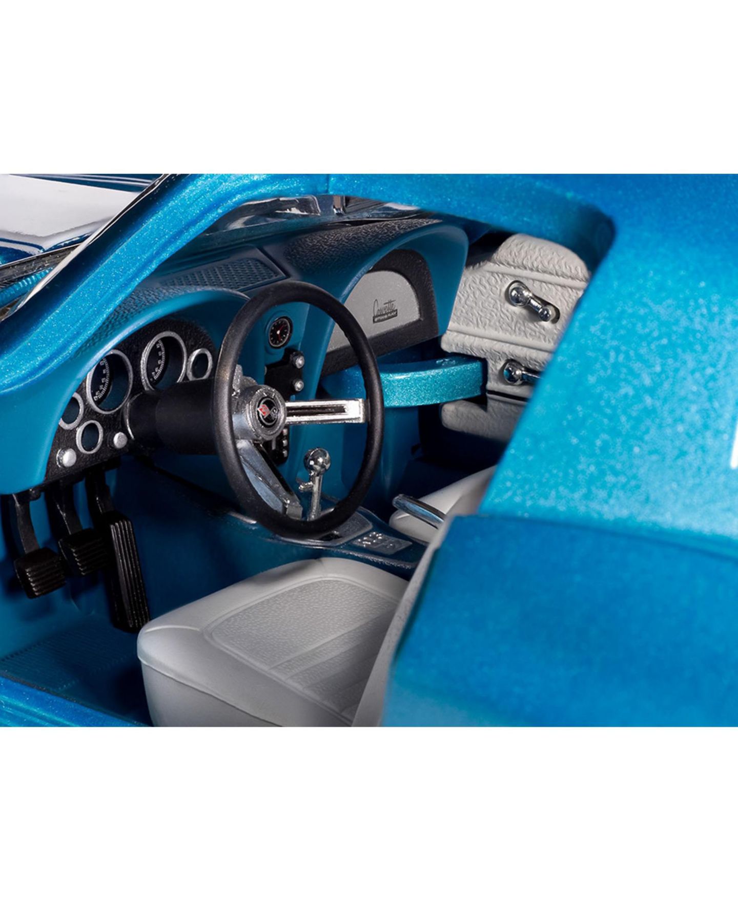 Детская игрушка Auto World 1/18 Scale American Muscle 1967 Chevrolet Corvette Stingray Limited-Edition Diecast Model Car — фото 3
