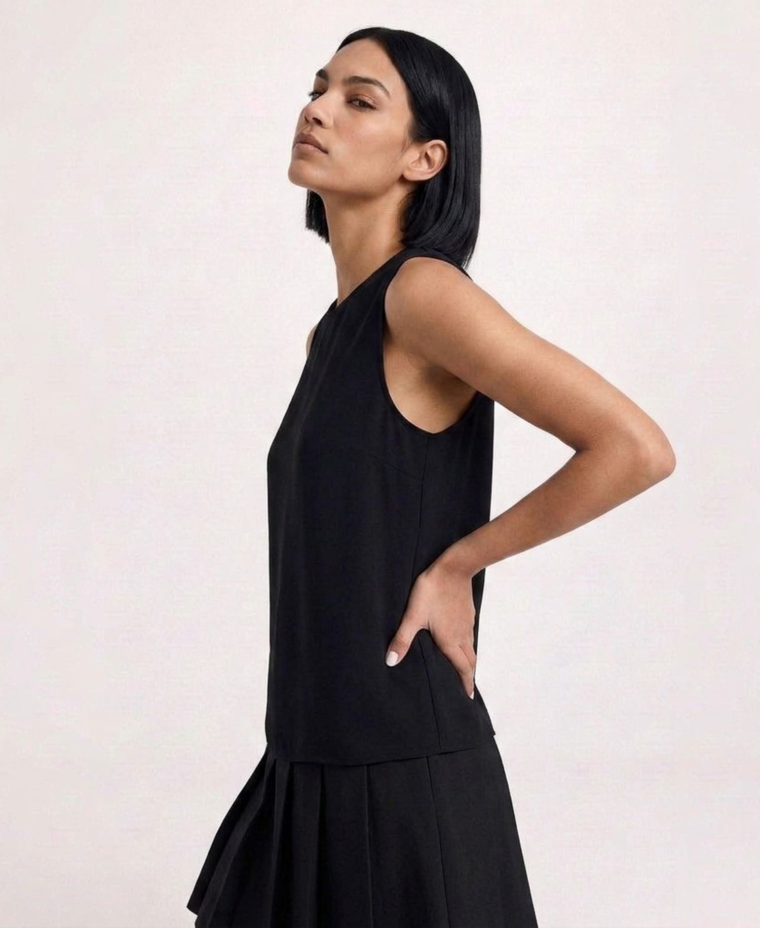 Women's Keyhole Sleeveless Woven Blouse