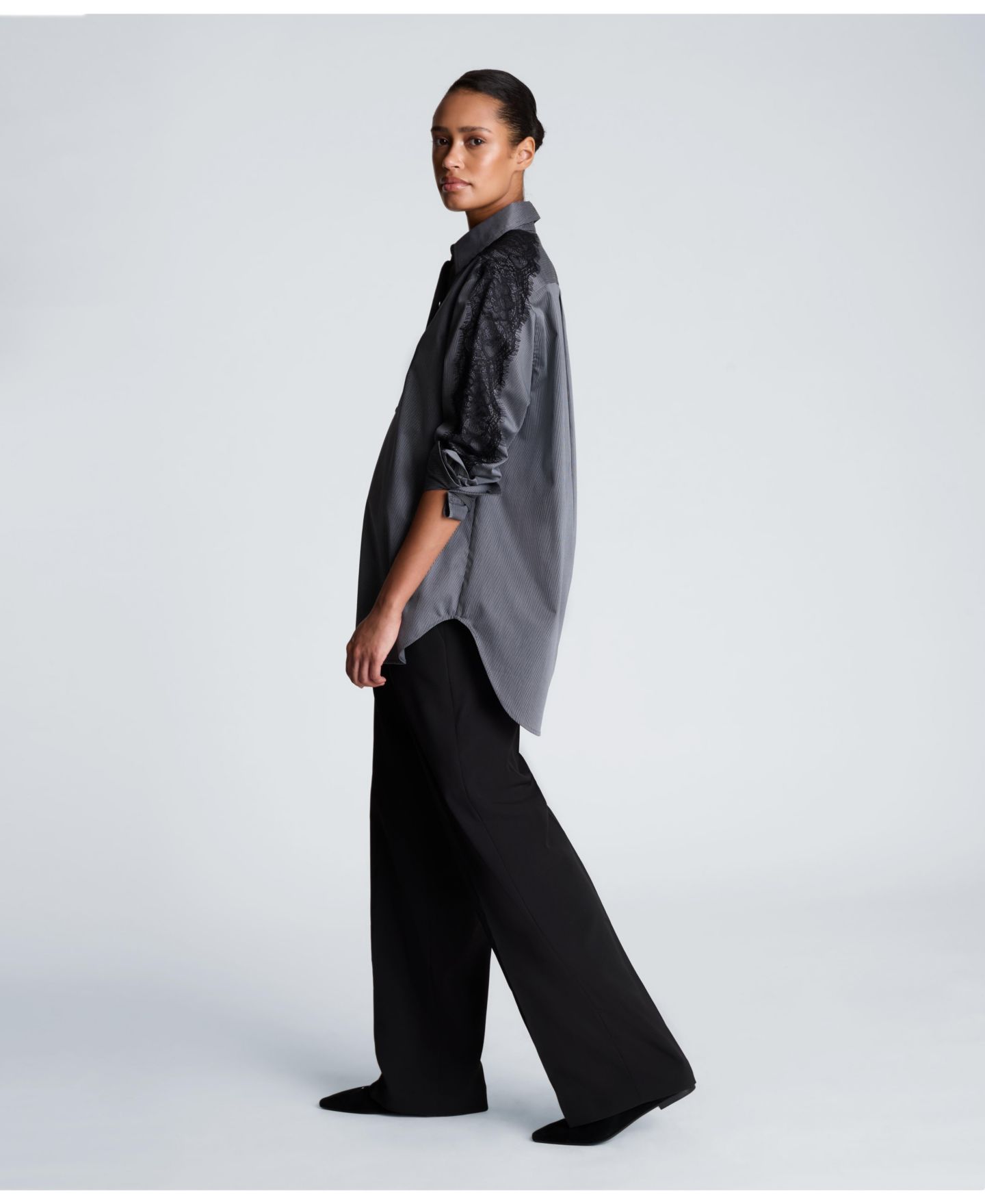 Женская рубашка Kenneth Cole Oversized Boyfriend Lace-Trim, цвет: Чёрный / Оловянный — фото 2