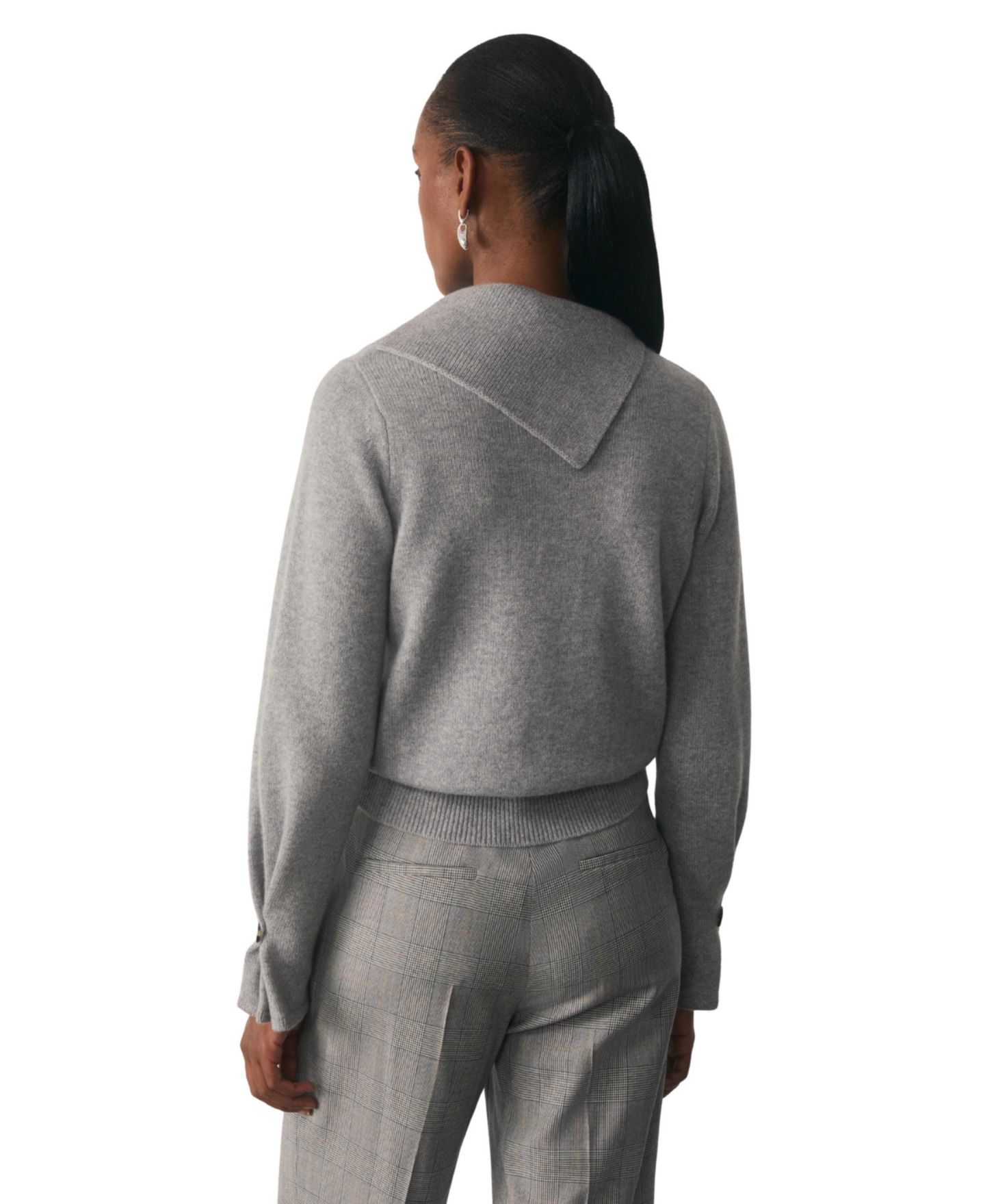 Женский свитер The Fold Eloria Asymmetric Neck Cashmere Long-Sleeve Sweater, цвет: Серый — фото 4