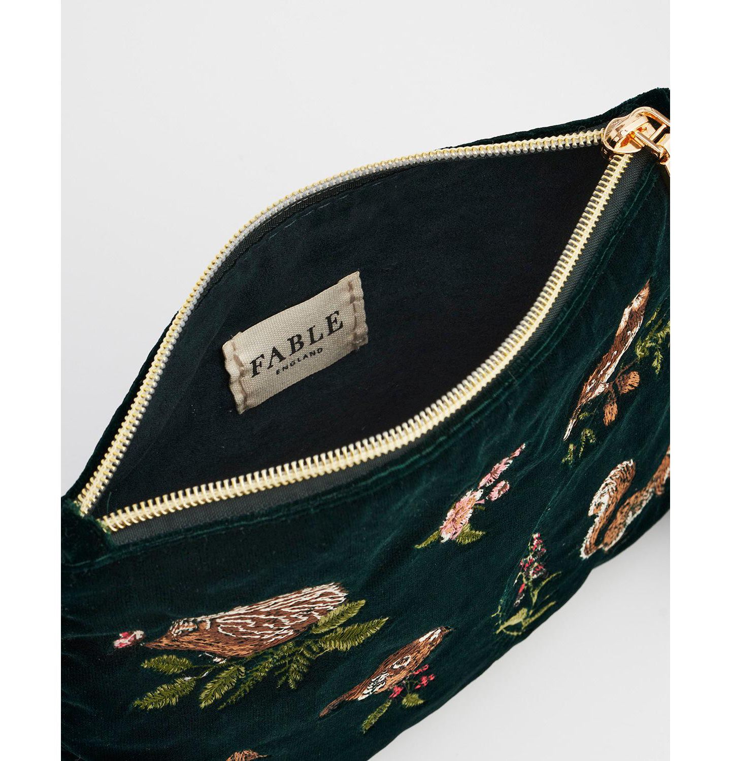 Женские кошельки Fable England Meadow Scene Embroidered Medium Pouch, цвет: Тёмно-зелёный — фото 5
