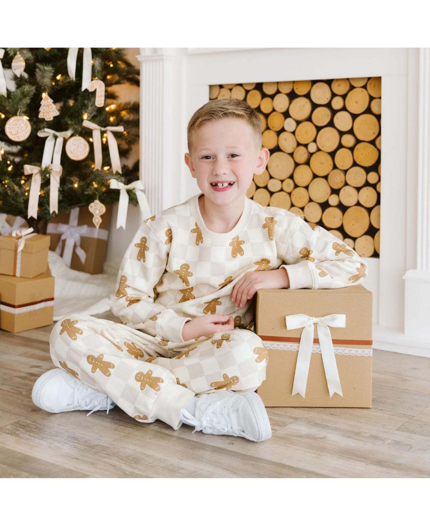 Детские джоггеры Sweet Wink с принтом Gingerbread на флисовой подкладке, 8-20, цвет: Слоновая кость — фото 4