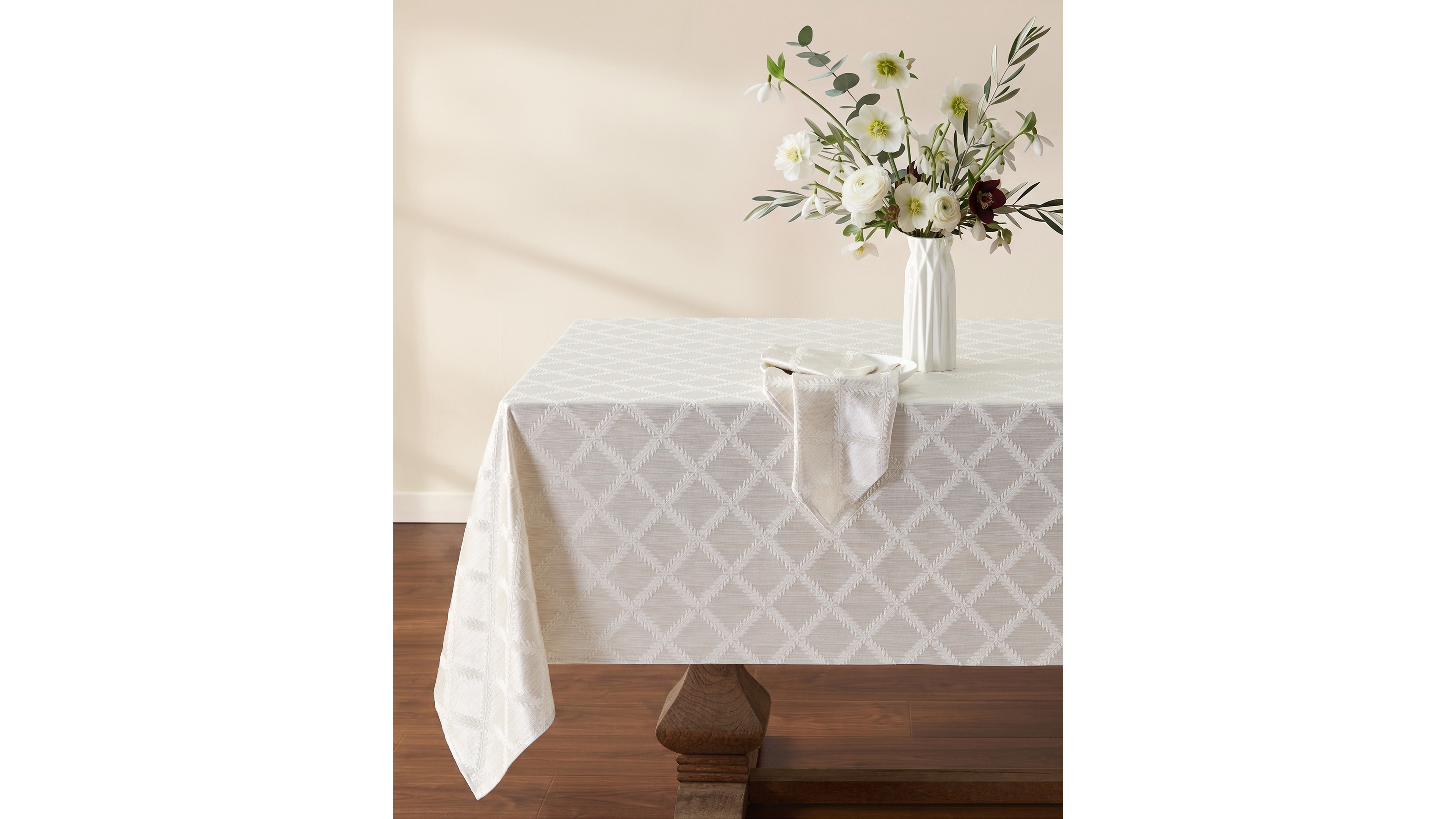Lenox Laurel Leaf 70" x 144" Tablecloth