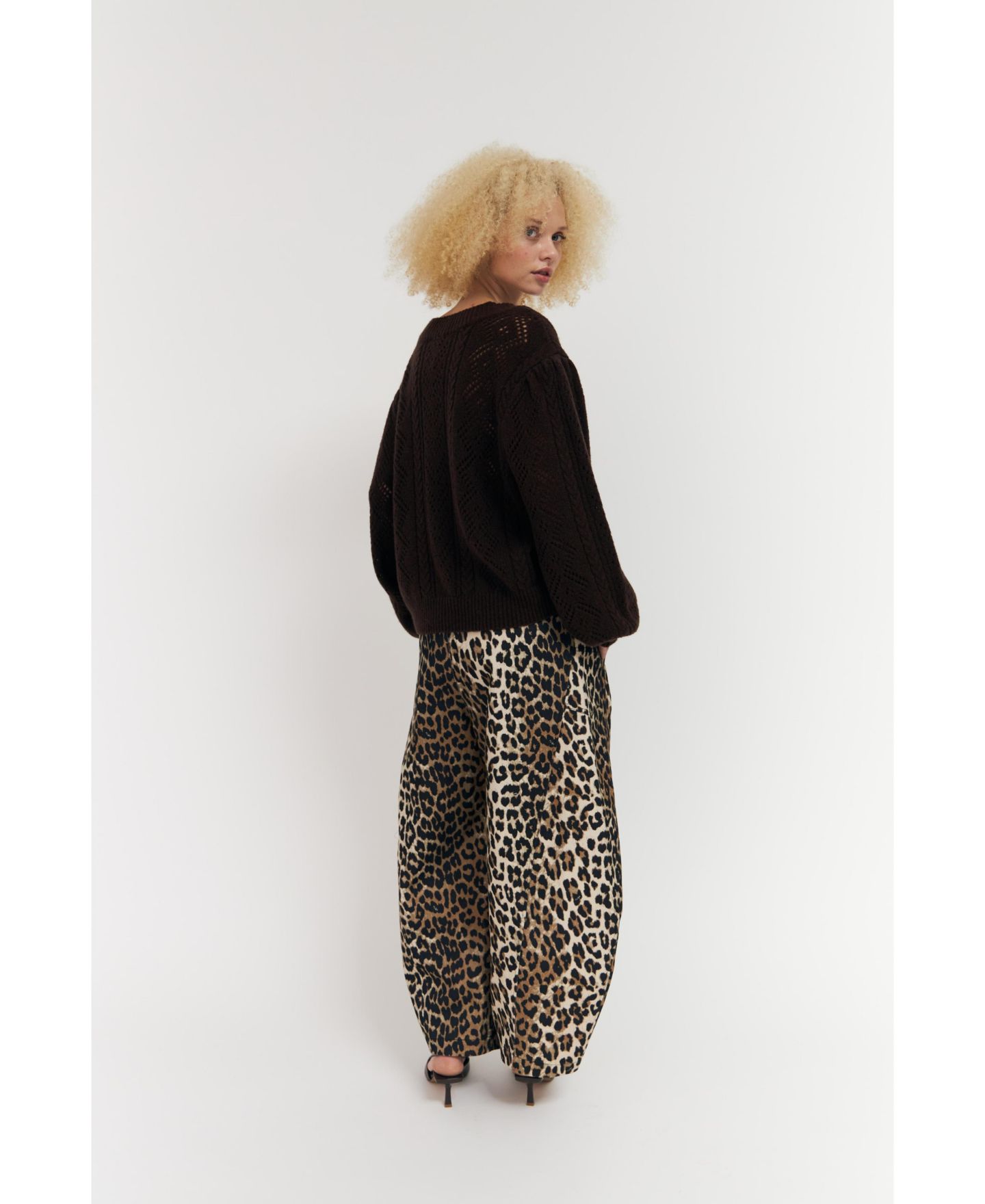 Женские брюки CRAS Leopard-Print High-Rise Barrel Fit — фото 8