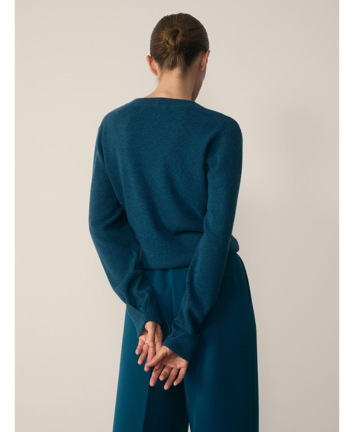 Женский свитер The Fold Bellori Cashmere Long-Sleeve Scoop Neck, цвет: Синий — фото 3