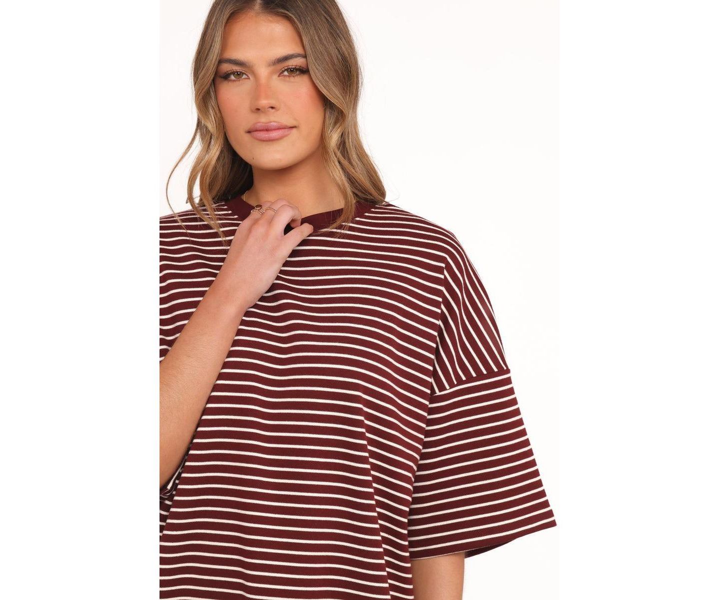 Женский комплект Petal and Pup Hellen Stripe Crew Neck T-Shirt and Shorts, 2-Piece Set, цвет: Бордовый кремовый полосатый — фото 4