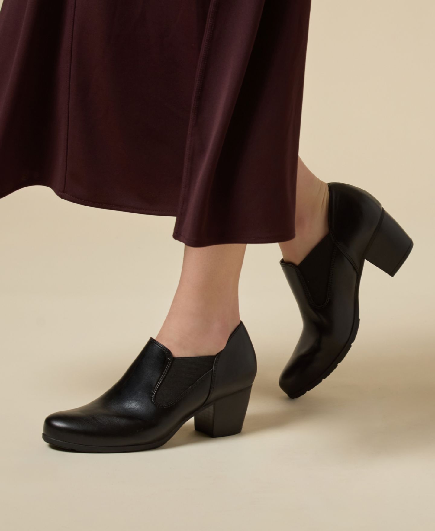 Женские ботинки Cliffs by White Mountain Anstey Slip-On Booties, цвет: Чёрный гладкий — фото 3