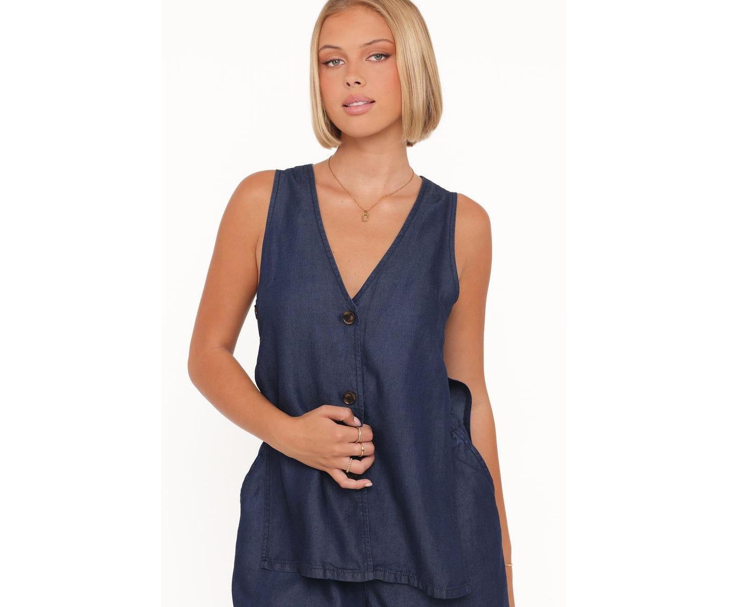Женский комплект Petal and Pup Miller V-Neck Sleeveless Vest and Shorts, 2-Piece Set, цвет: Шамбре — фото 4
