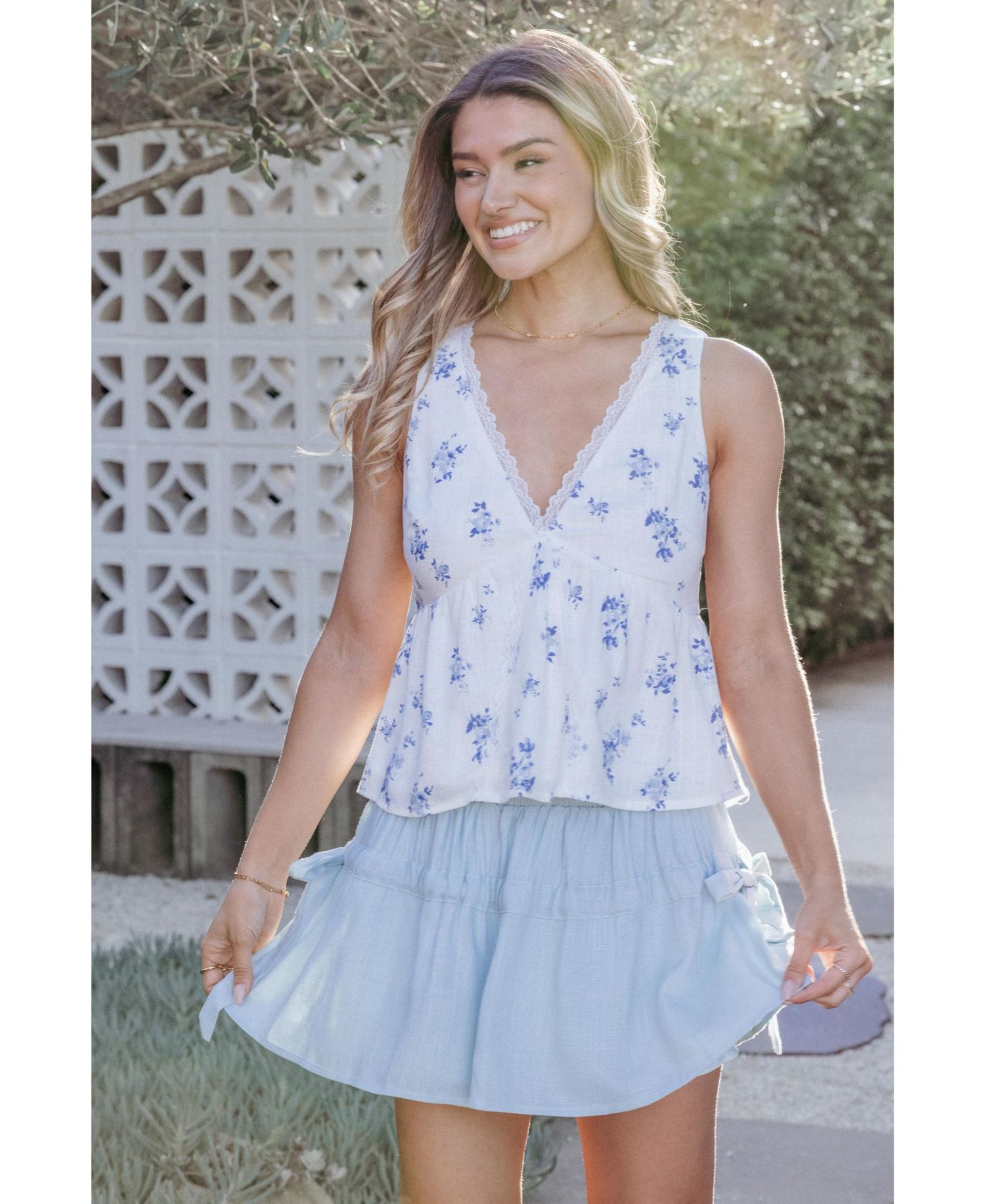Women's Aminta V-Neck Lace Sleeveless Top