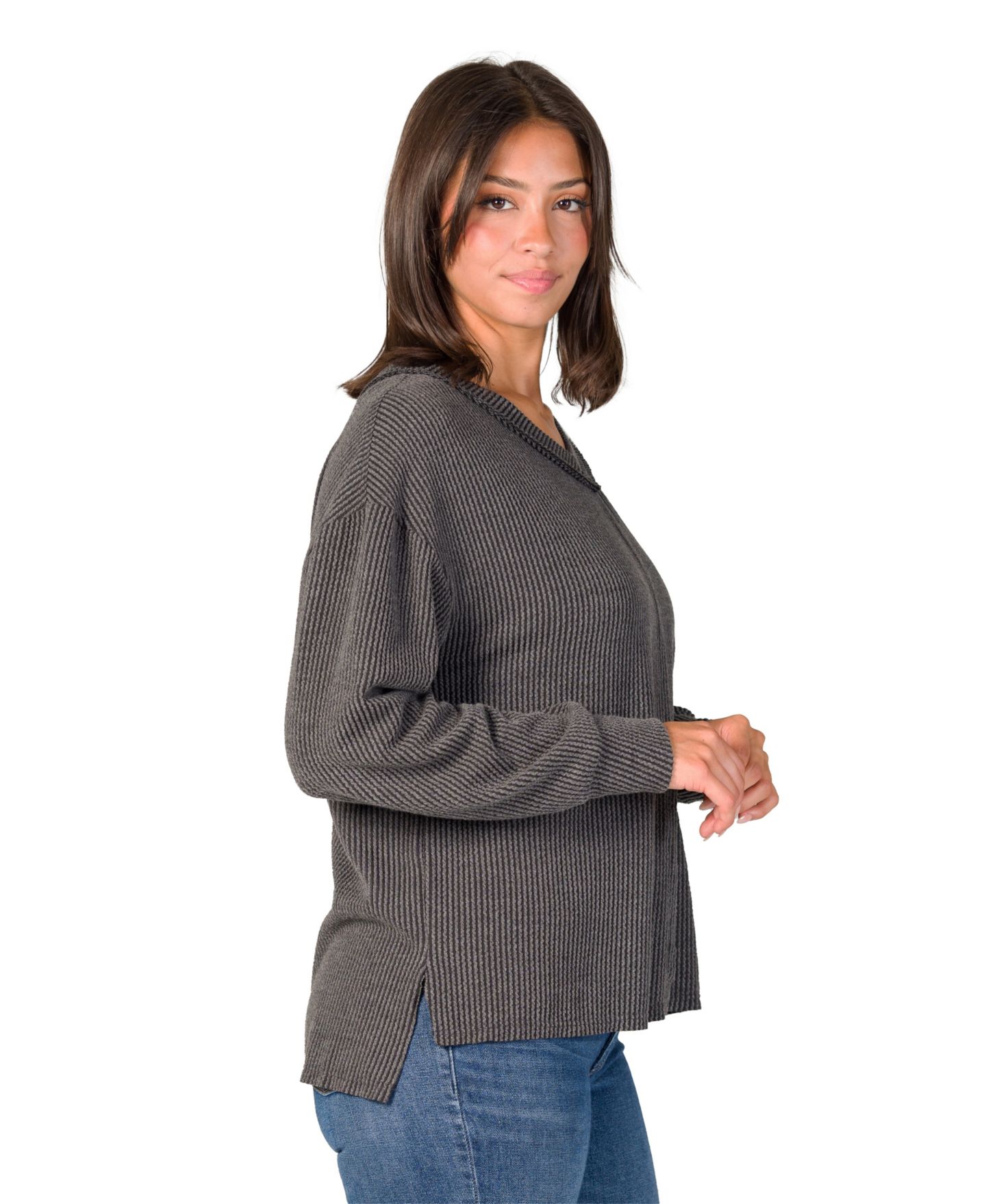 Женский топ 24seven Comfort Apparel Petite Oversized V-Neck Side-Slit, цвет: Чёрный — фото 2