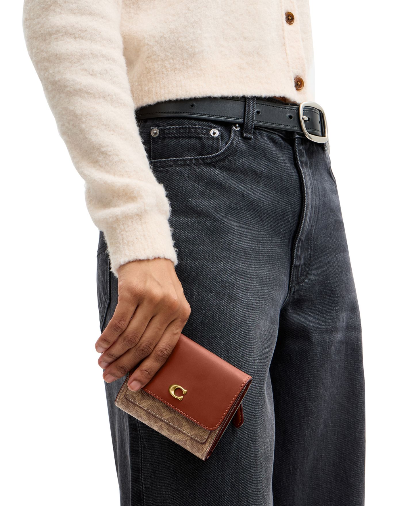 Женский кошелёк COACH Mila Signature Upcrafted Leather Wallet, цвет: Латунный / Карамельный — фото 4