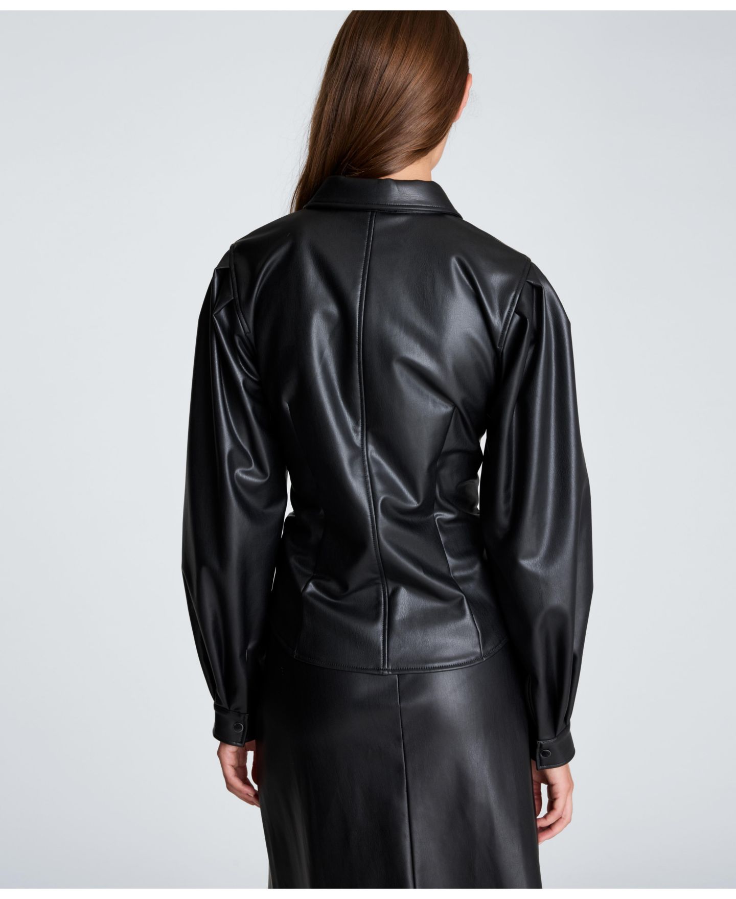 Женская рубашка Kenneth Cole из экокожи на кнопках, с плиссированными рукавами, цвет: Чёрный — фото 6