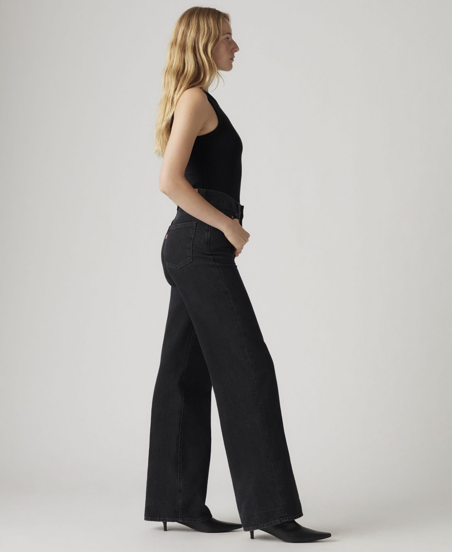 Женские джинсы Levi's Premium Ribcage Wide-Leg, цвет: Barely Freezing — фото 9