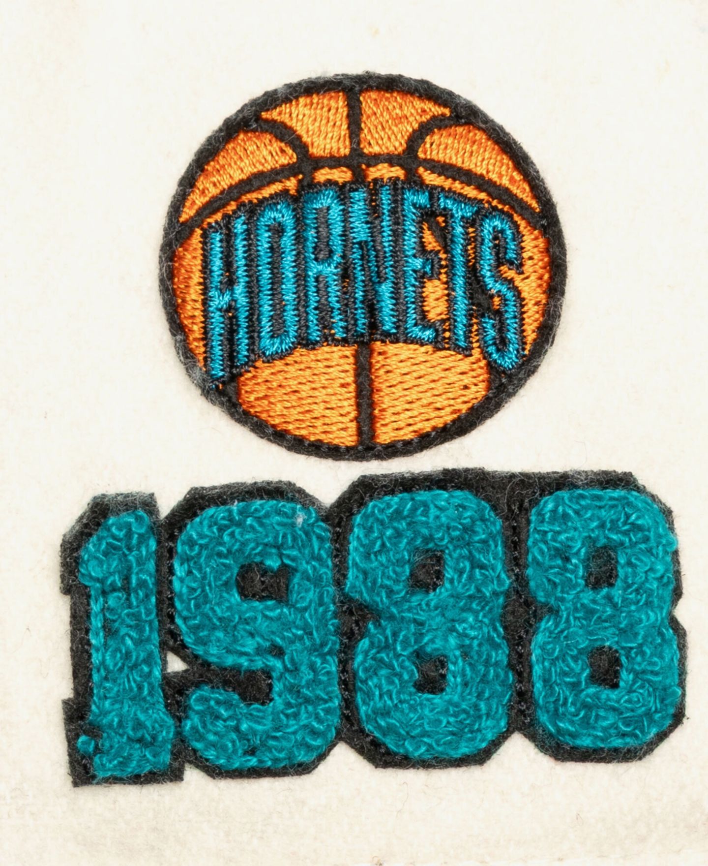 Кепка Mitchell & Ness Cream Charlotte Hornets Cream Team Pro Adjustable Hat — фото 5