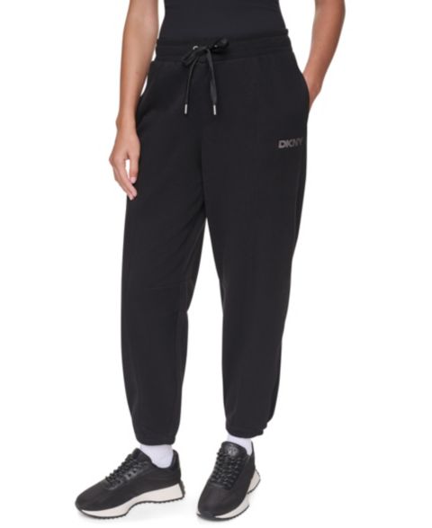 Женские брюки DKNY Sport Foil Logo Mid-Rise Barrel Leg Joggers with Pockets, цвет: Чёрный / Железный графитовый