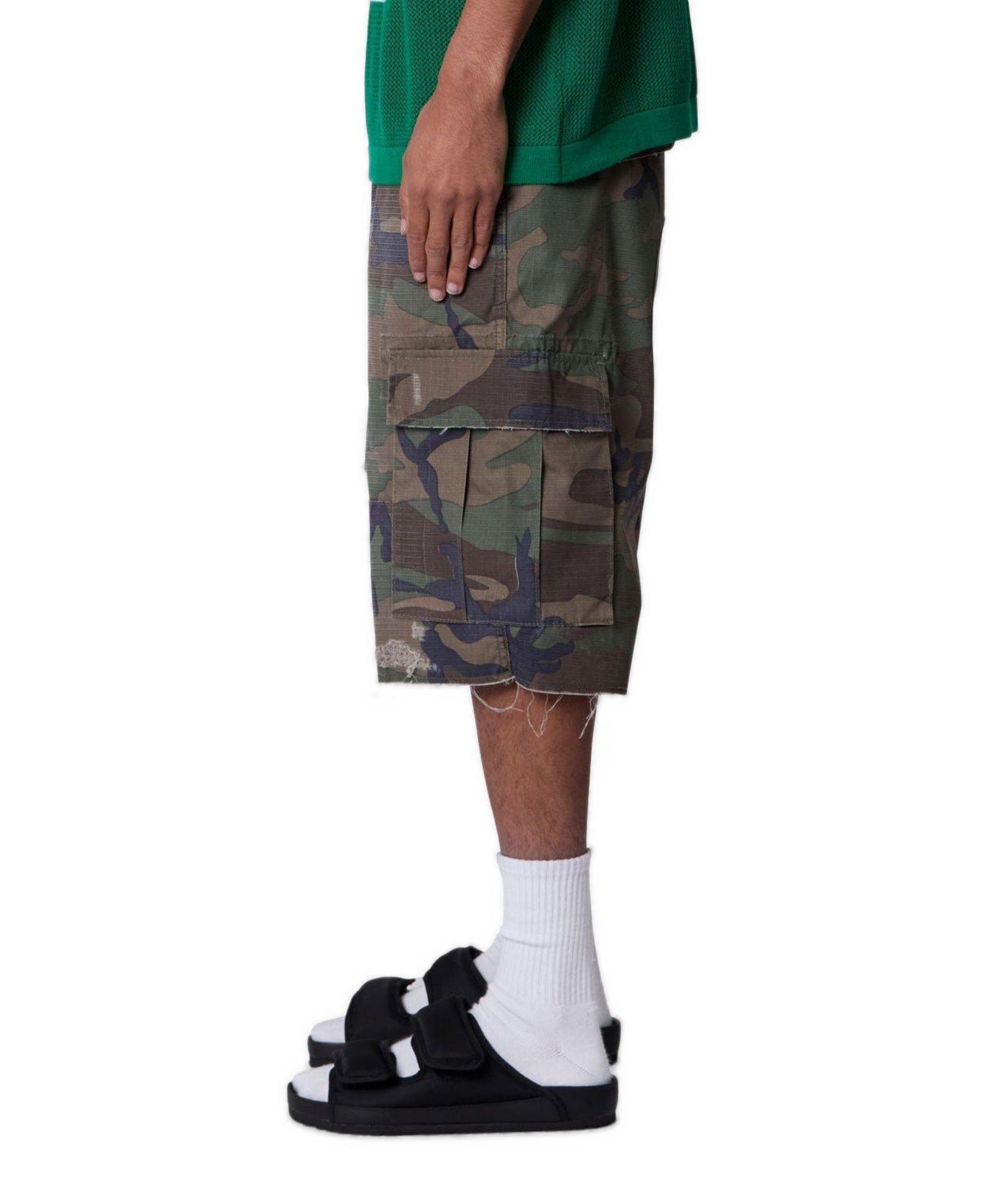 Мужские шорты mnml Baggy Distressed Camo Cargo, 10" Inseam, цвет: Зелёный — фото 3